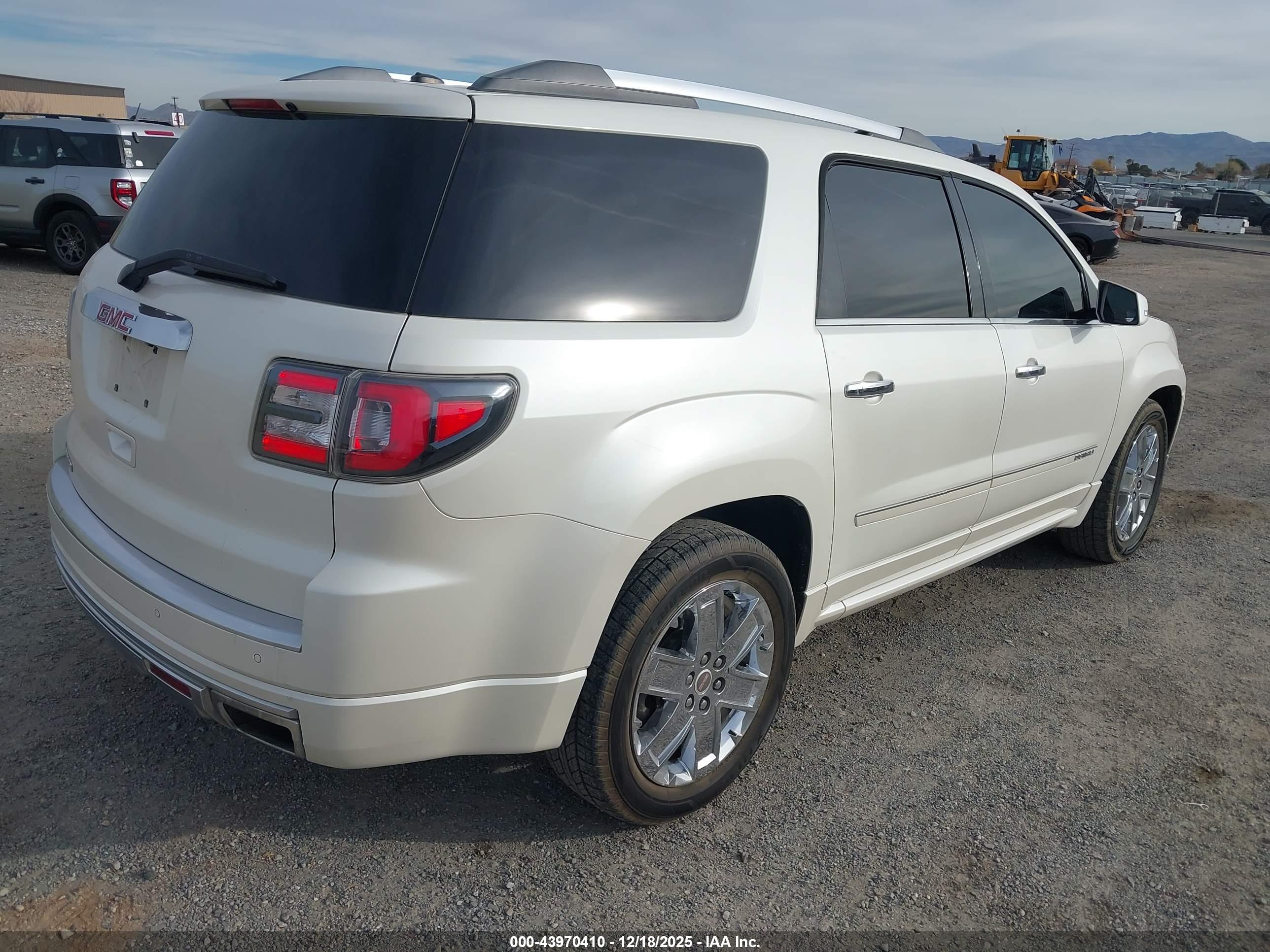 GMC ACADIA image 4