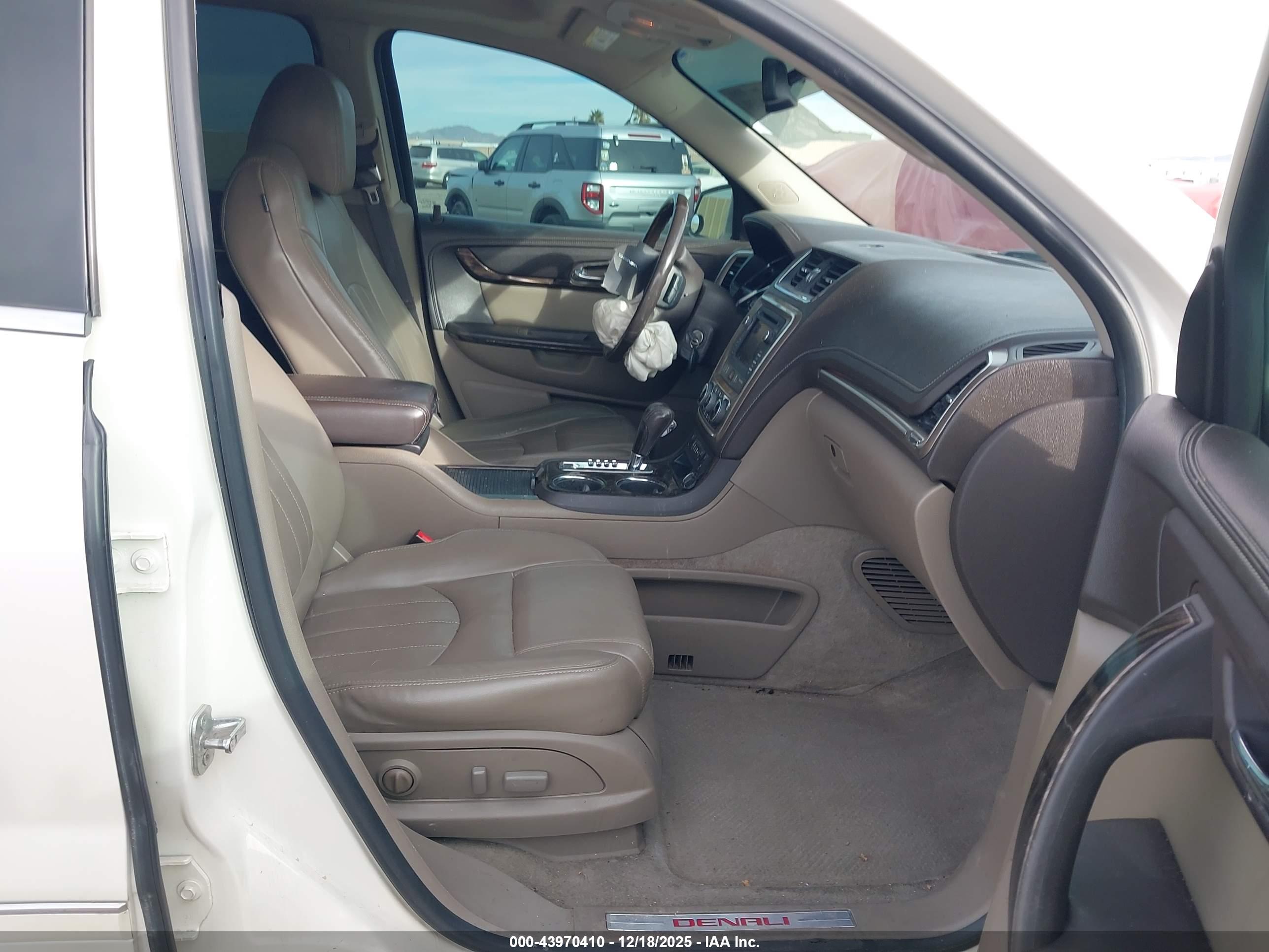 GMC ACADIA image 5