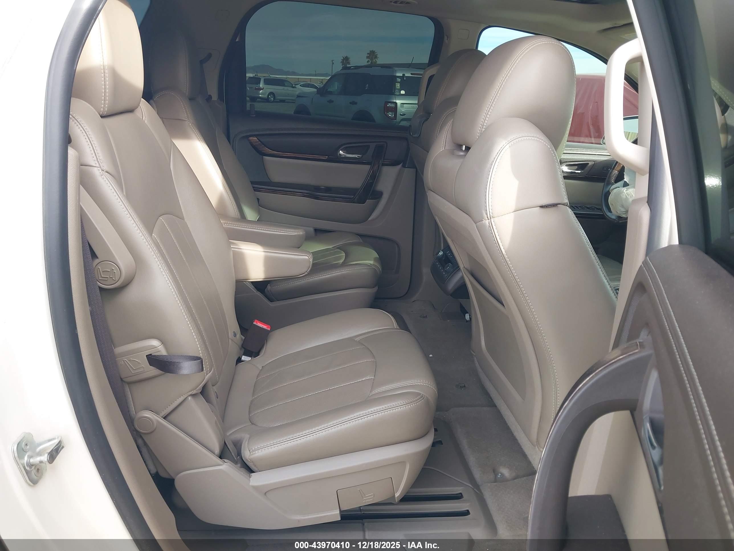 GMC ACADIA image 8