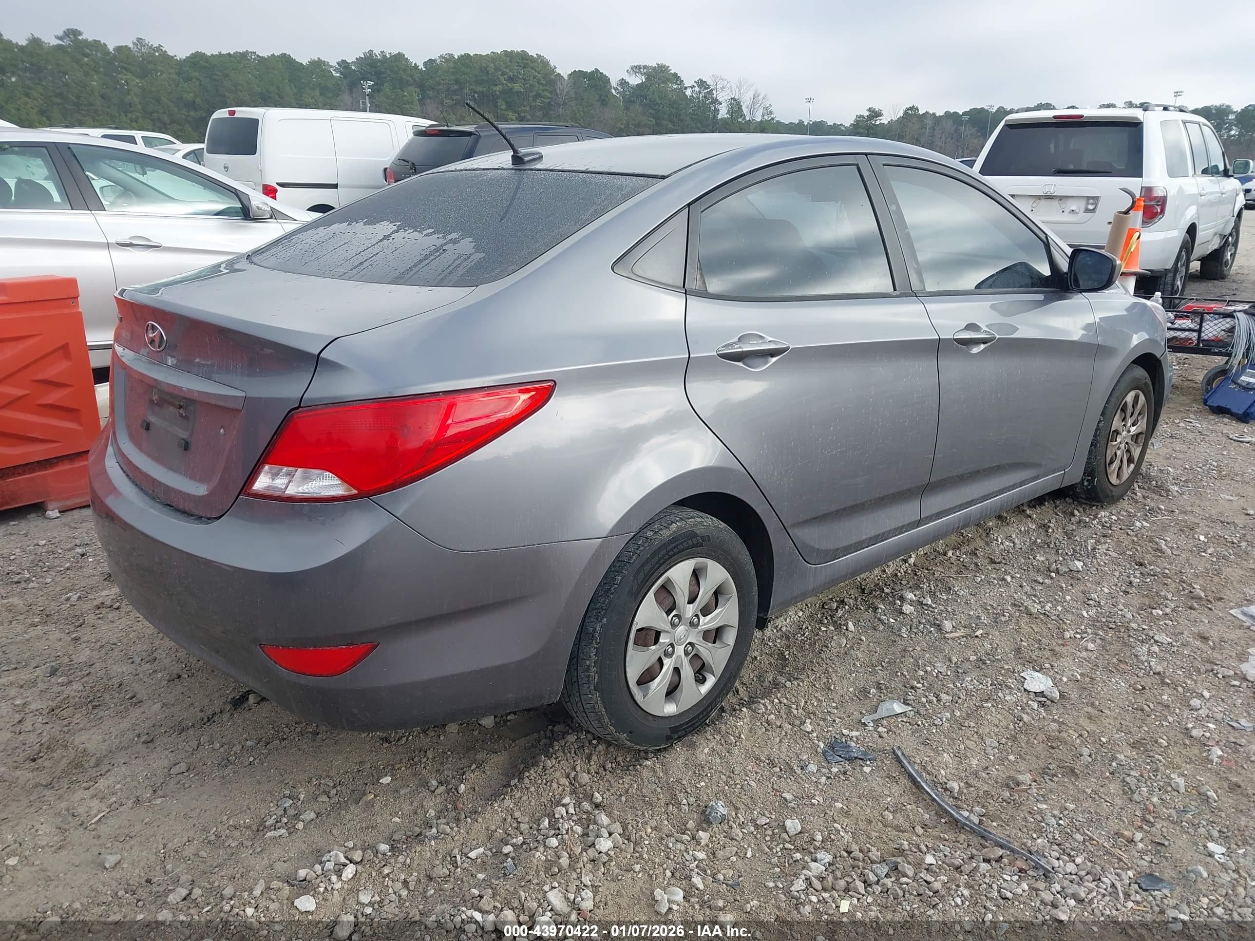 HYUNDAI ACCENT image 4
