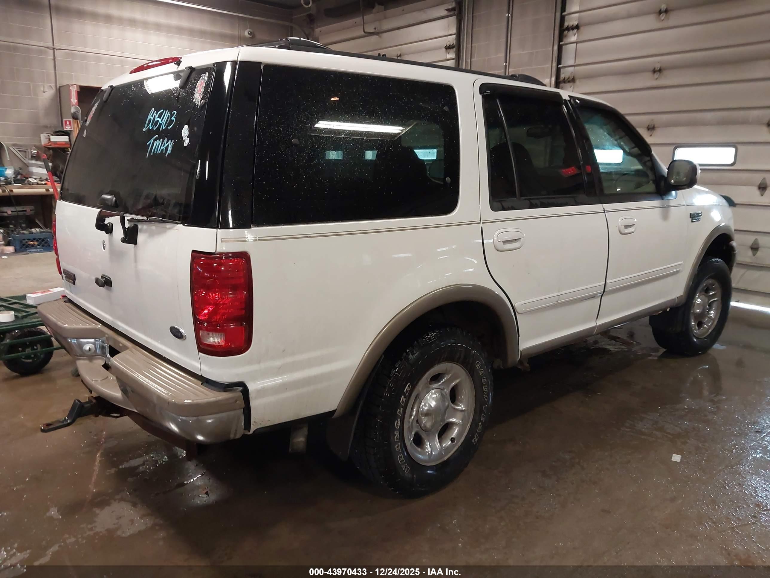 FORD EXPEDITION image 4