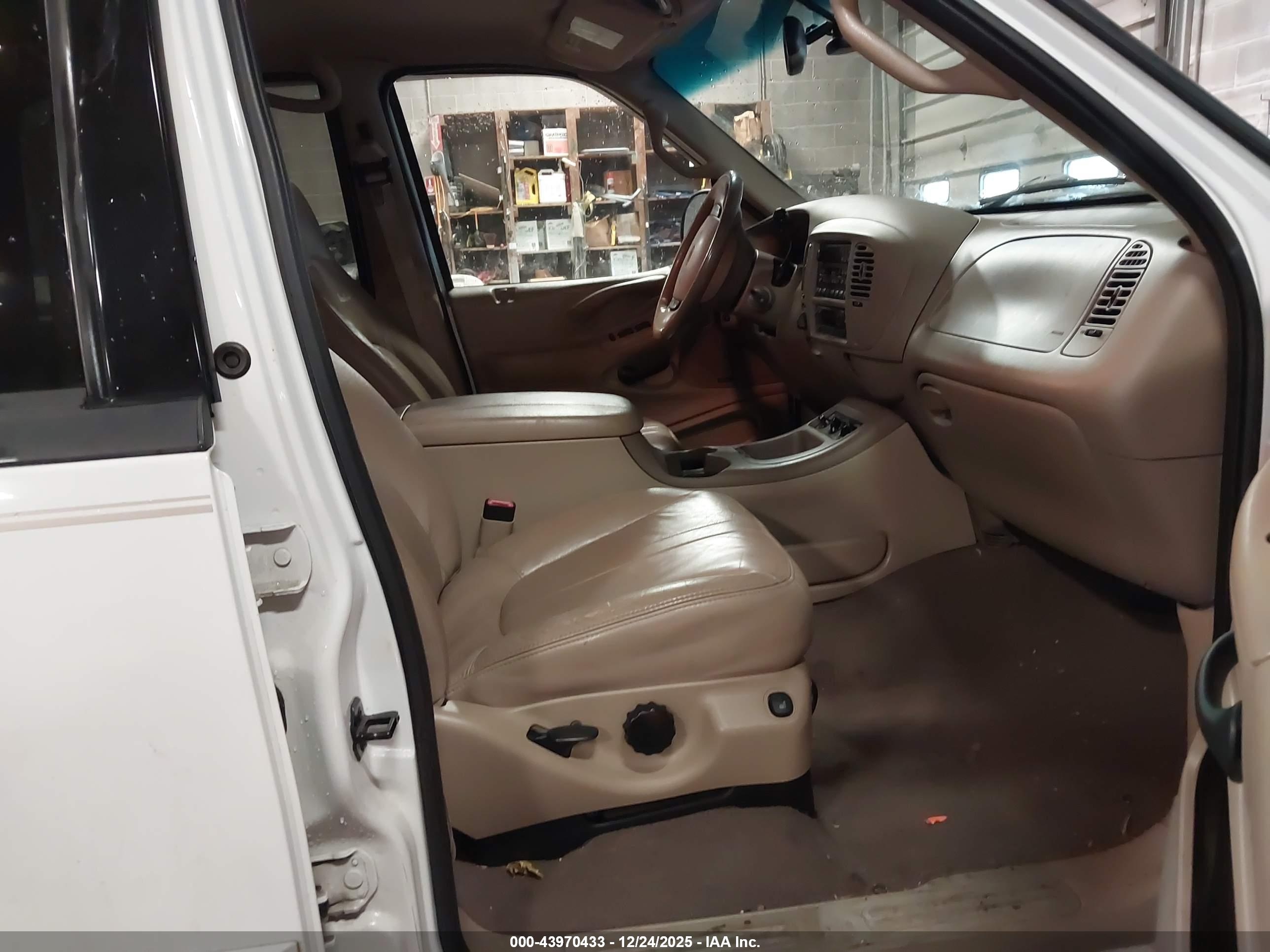 FORD EXPEDITION image 5