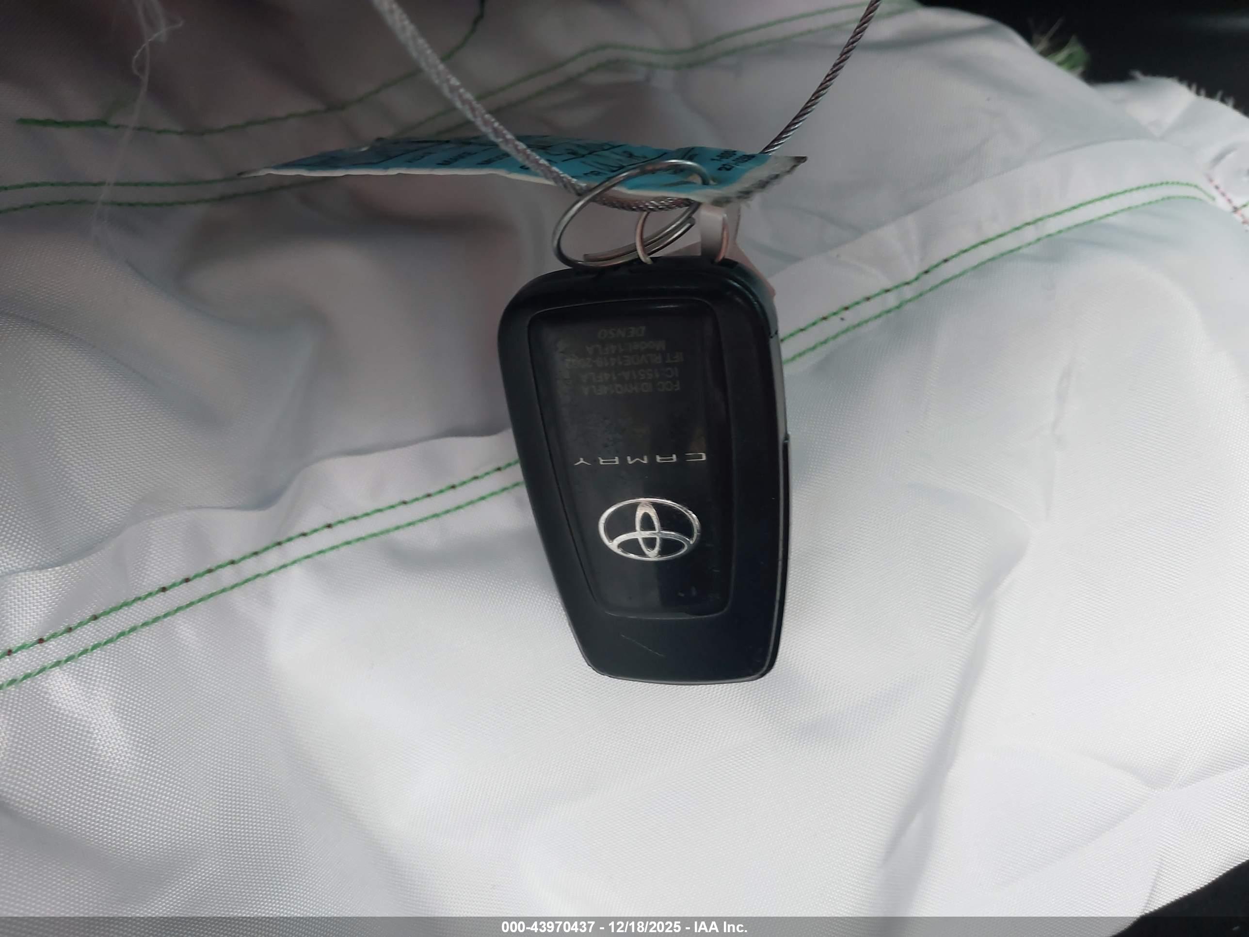 TOYOTA CAMRY image 11