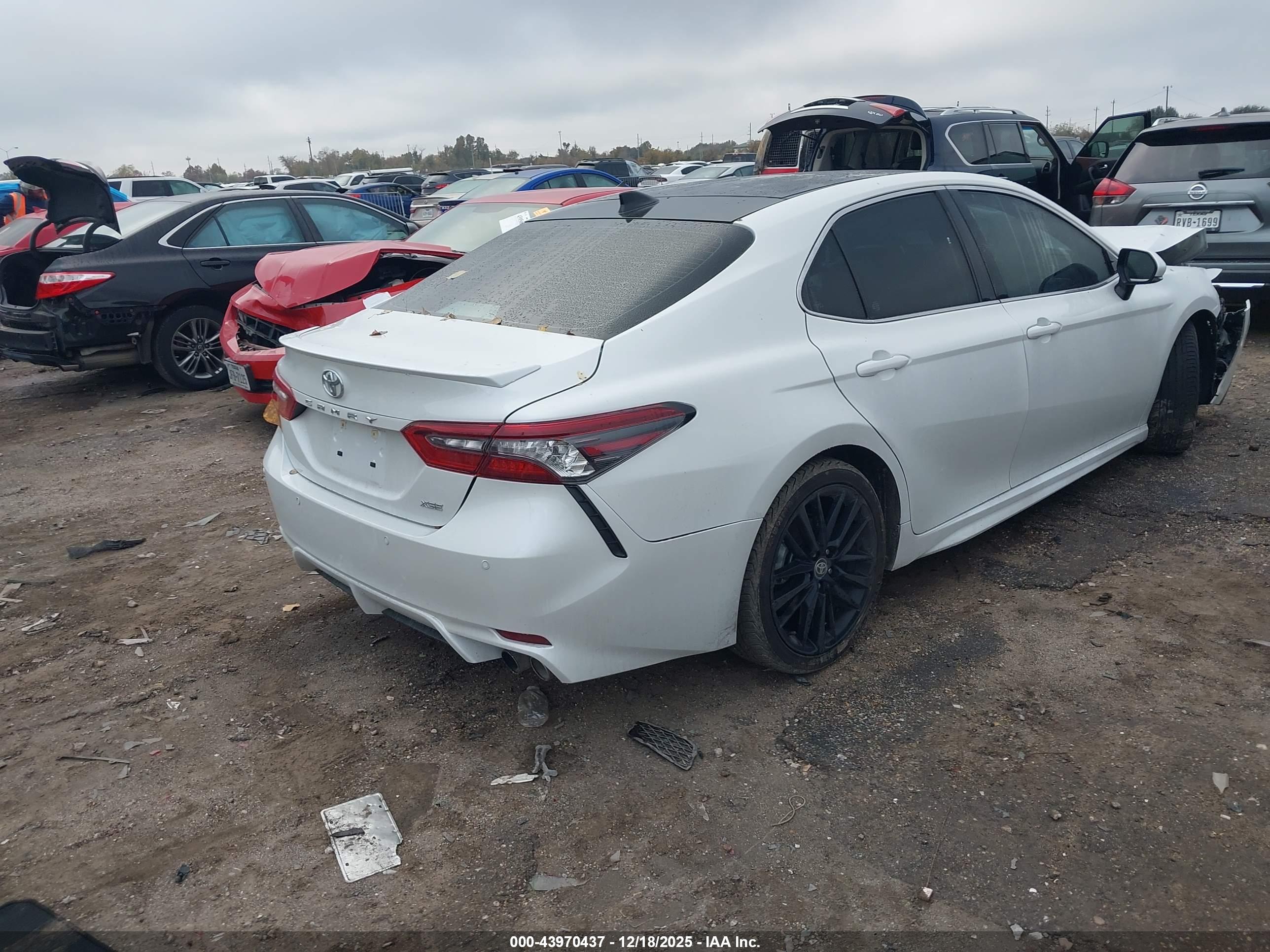 TOYOTA CAMRY image 4