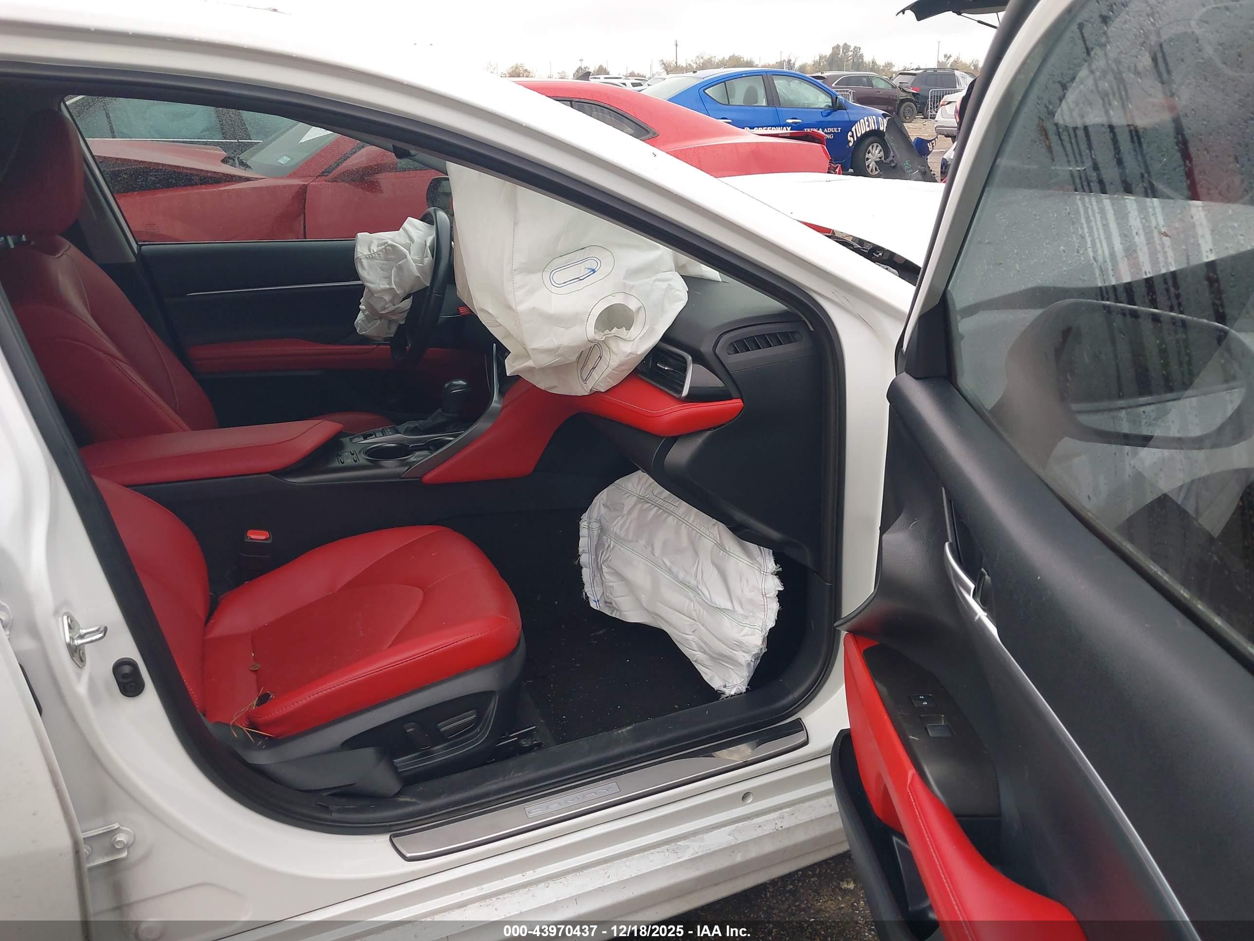 TOYOTA CAMRY image 5
