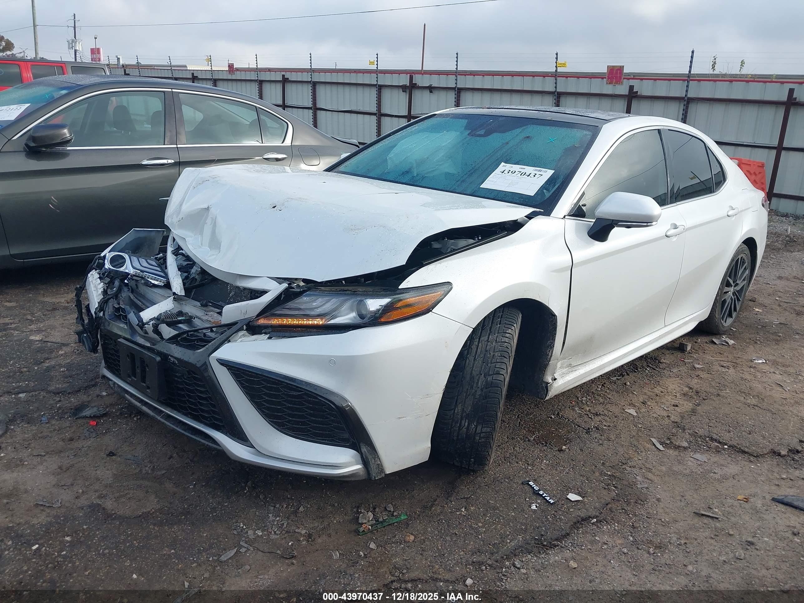 TOYOTA CAMRY image 6