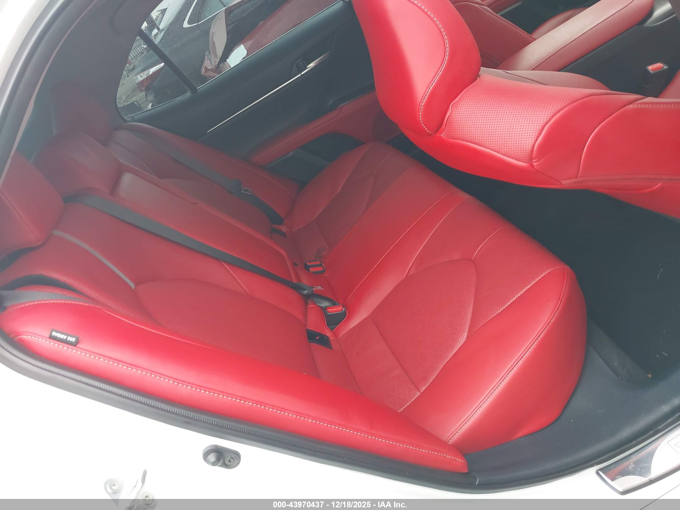TOYOTA CAMRY image 8