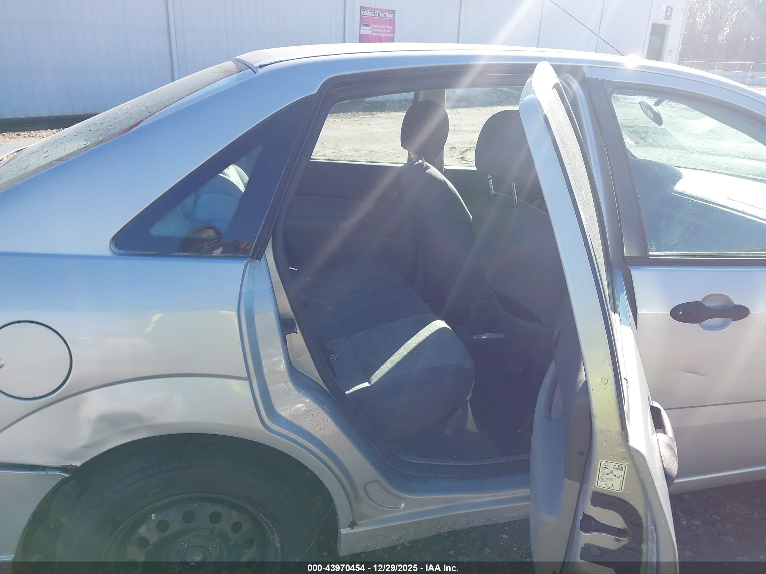 FORD FOCUS image 8