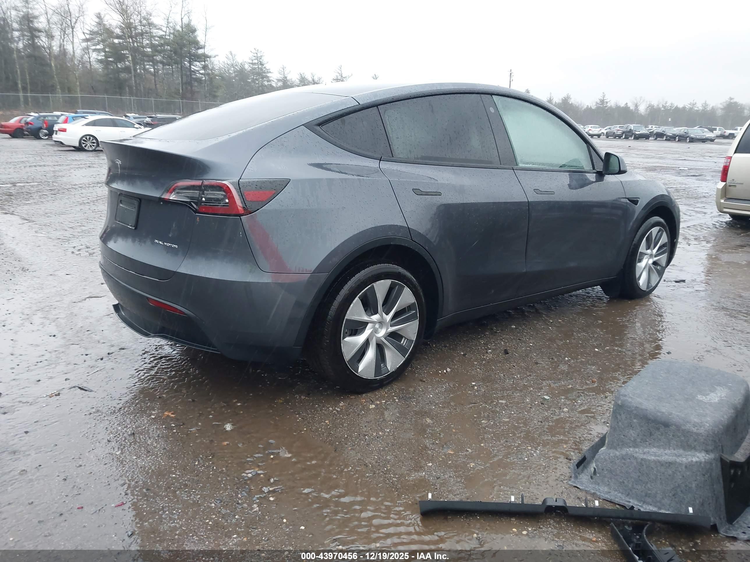 TESLA MODEL image 4