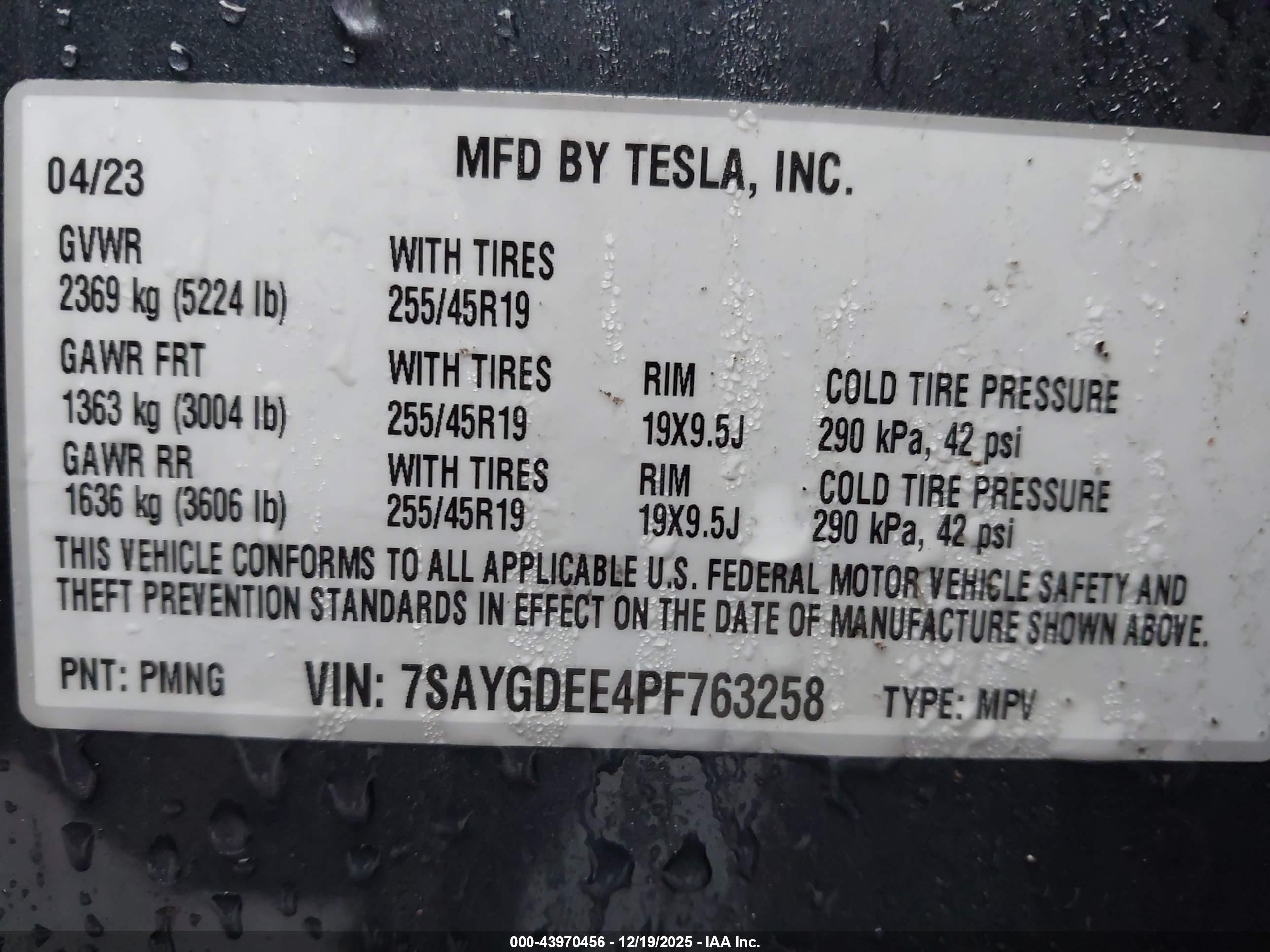 TESLA MODEL image 9
