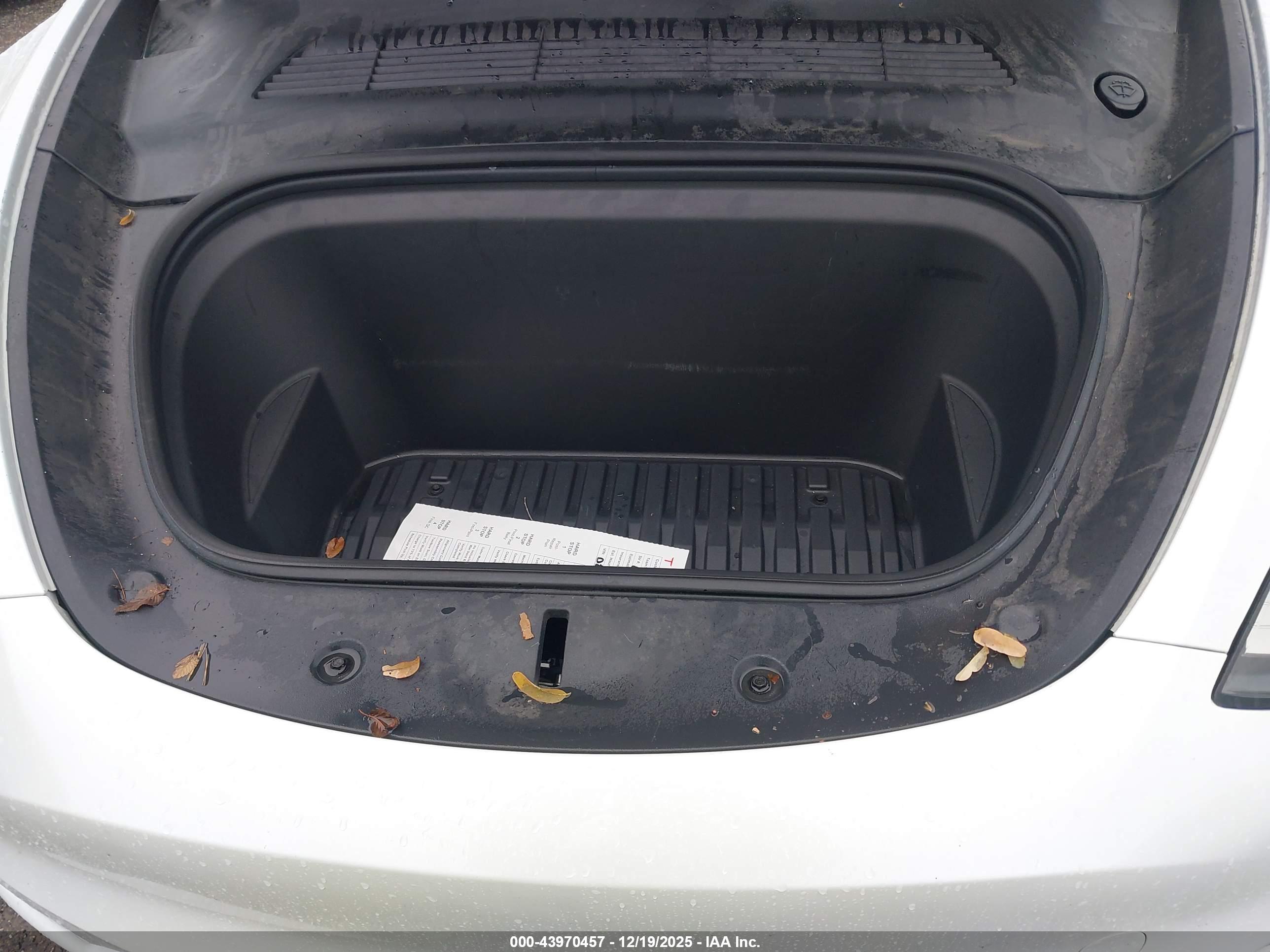 TESLA MODEL image 10