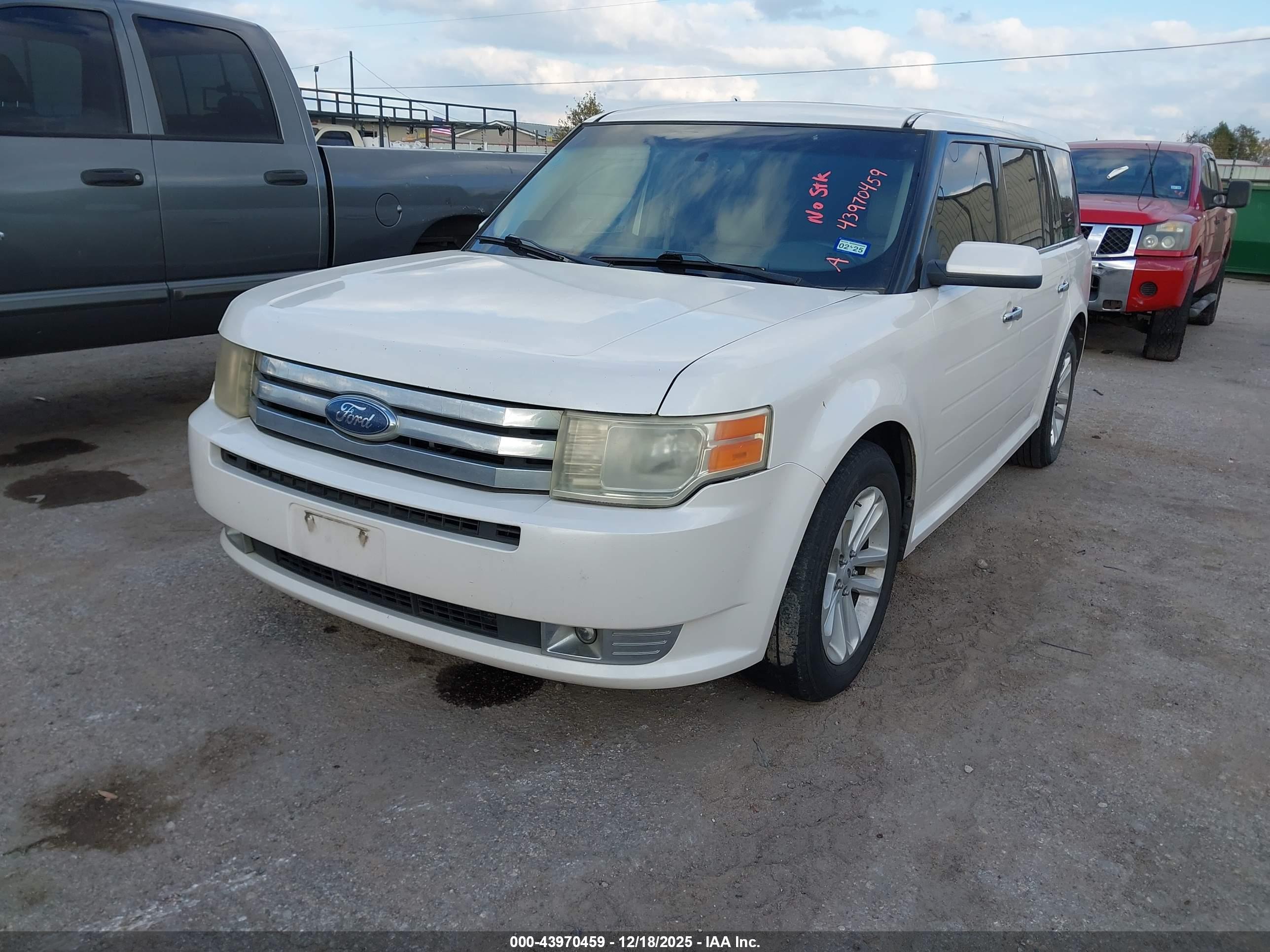 FORD FLEX image 2