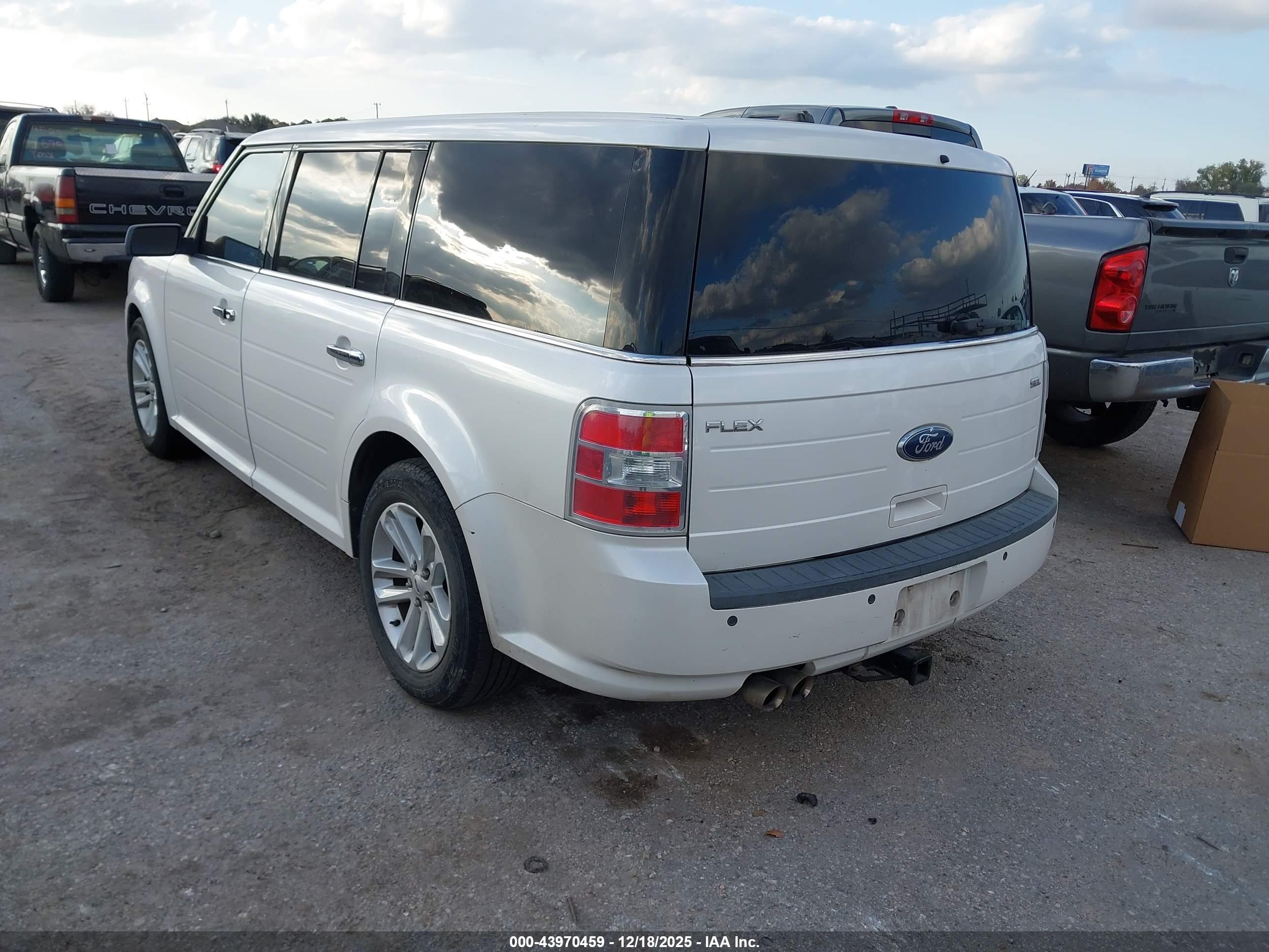 FORD FLEX image 3