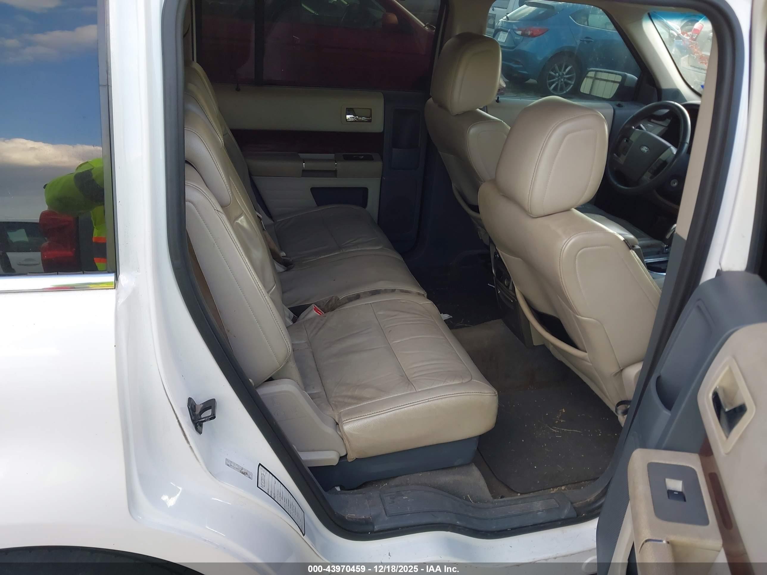 FORD FLEX image 8
