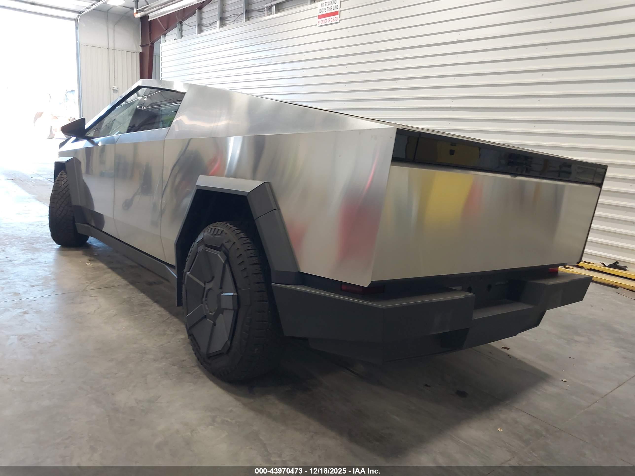 TESLA CYBERTRUCK image 3