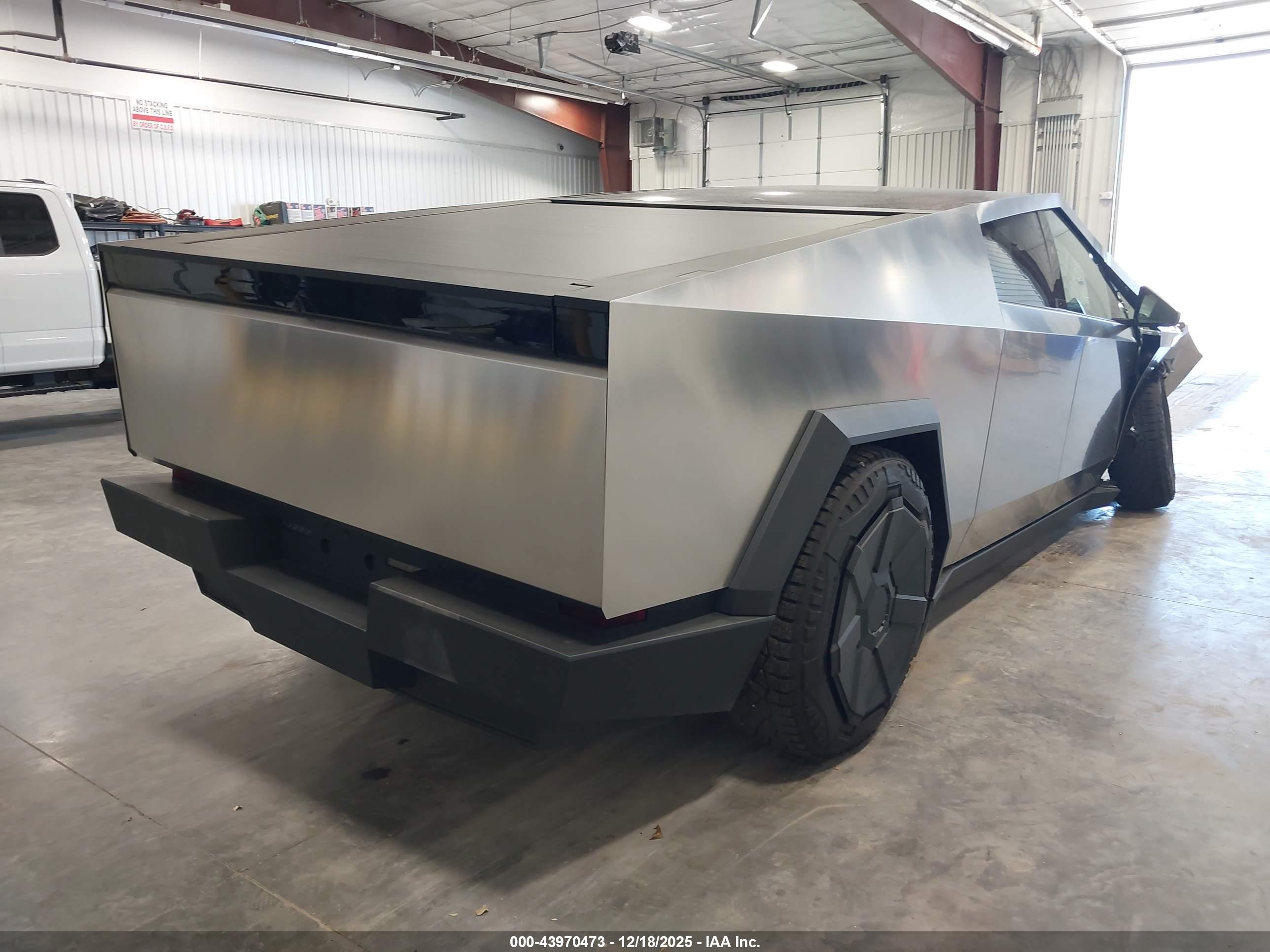 TESLA CYBERTRUCK image 4