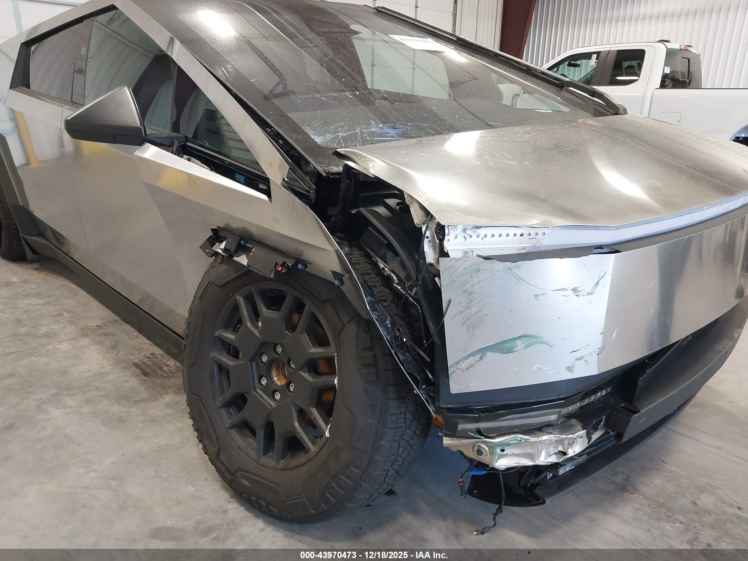 TESLA CYBERTRUCK image 6