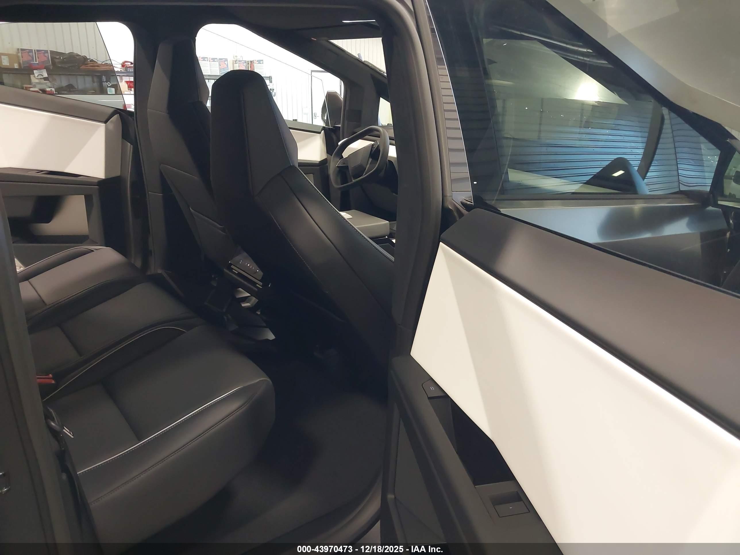 TESLA CYBERTRUCK image 8
