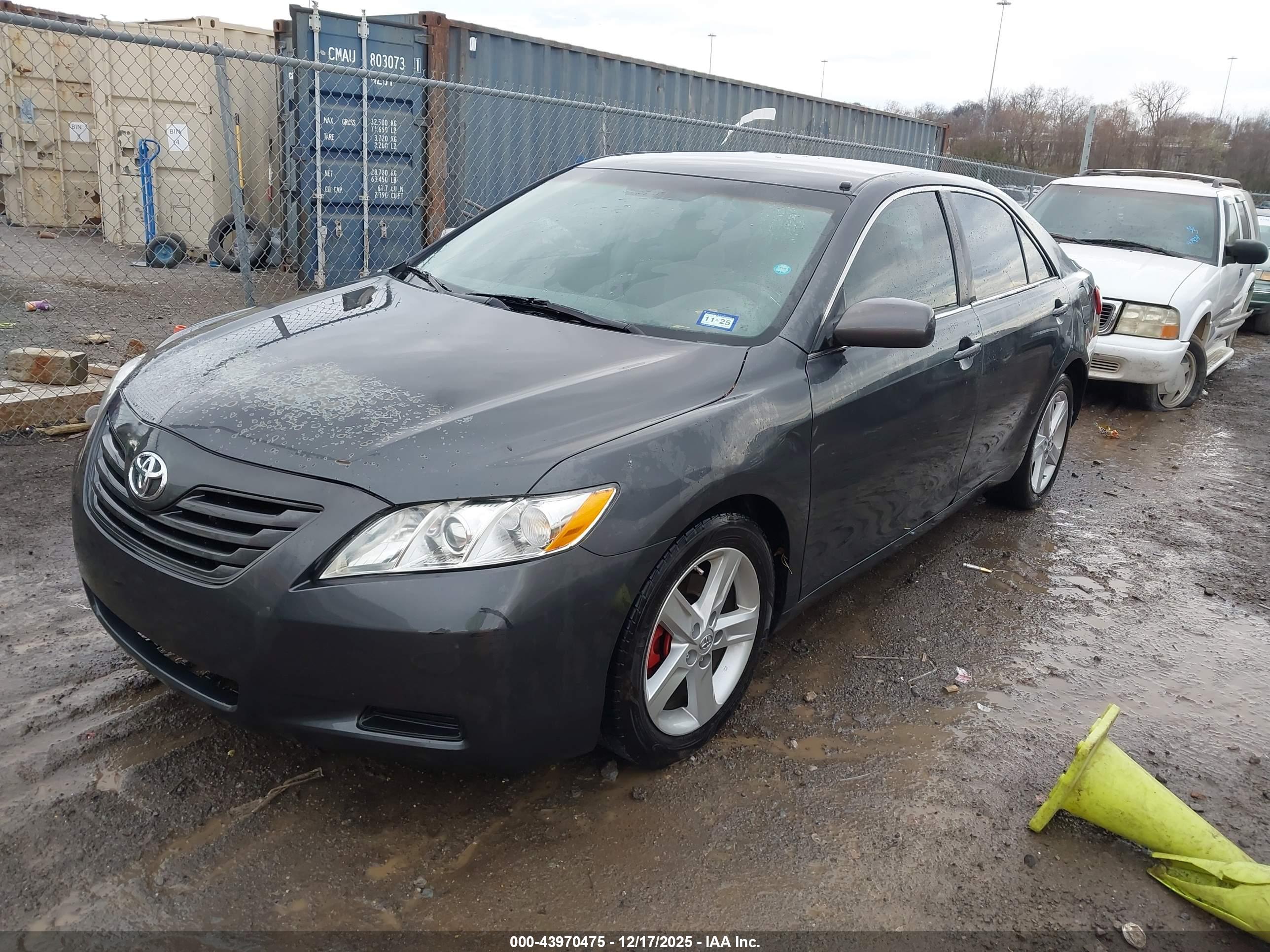 TOYOTA CAMRY image 2