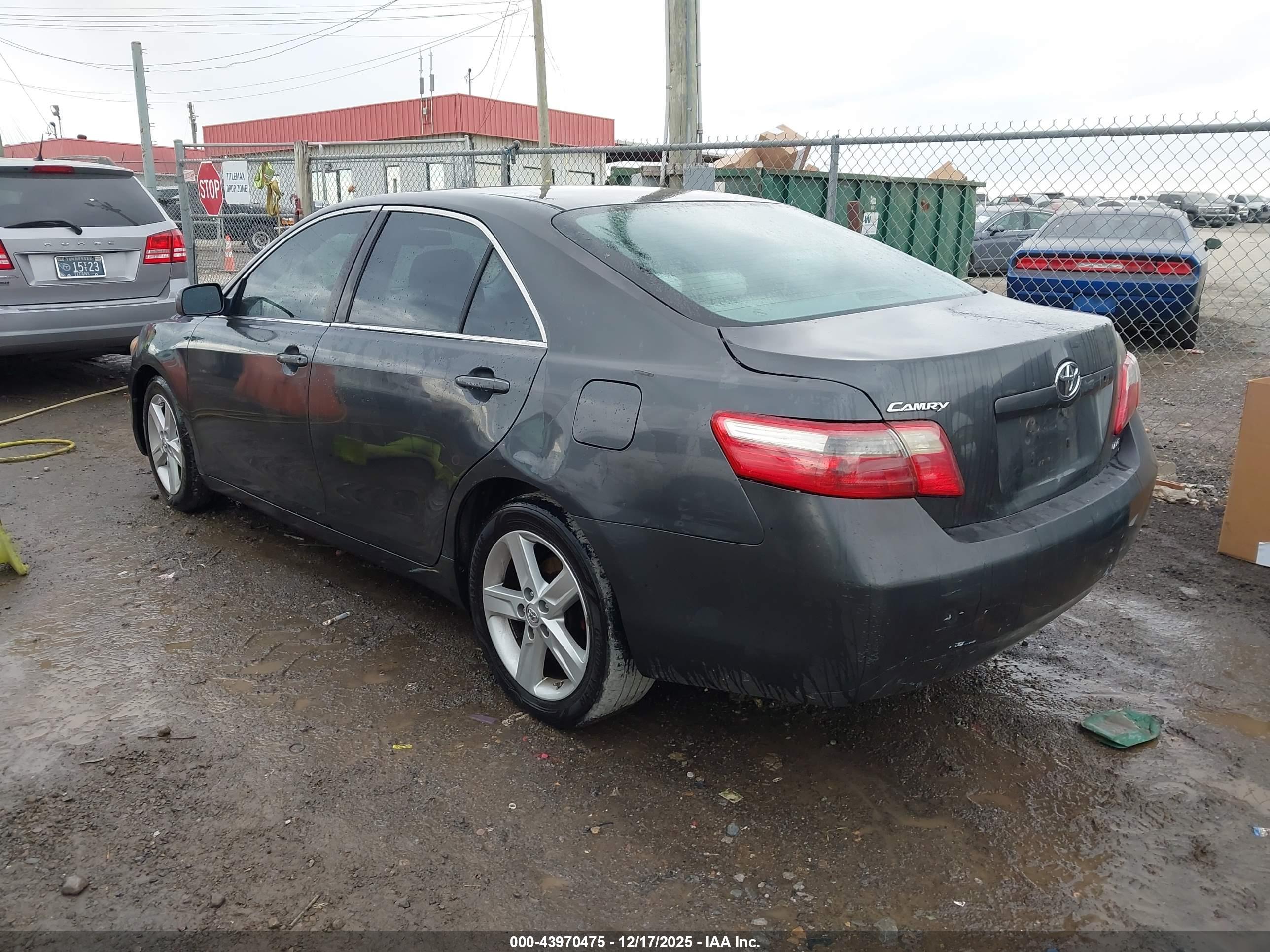 TOYOTA CAMRY image 3