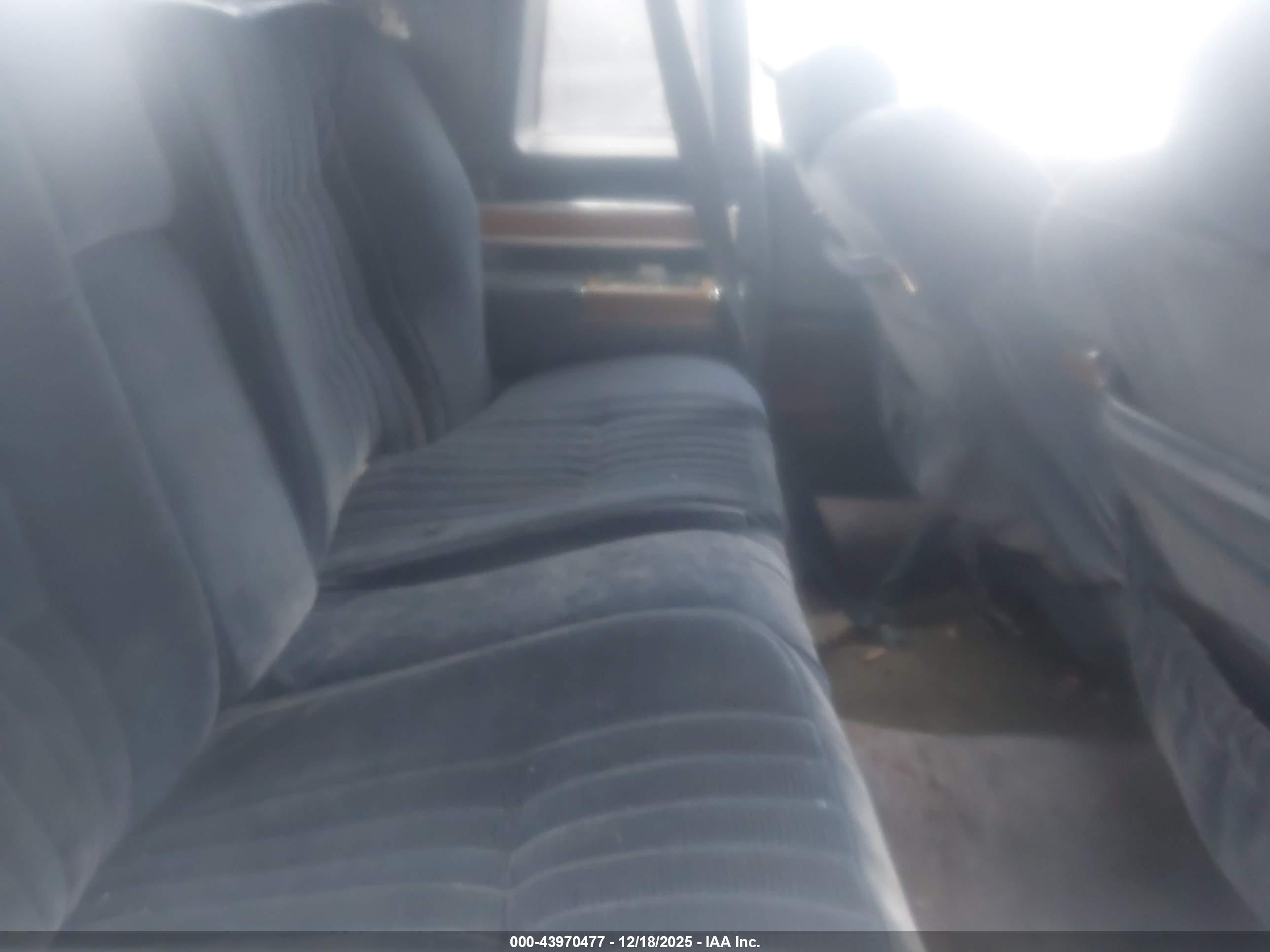 CADILLAC DEVILLE image 8