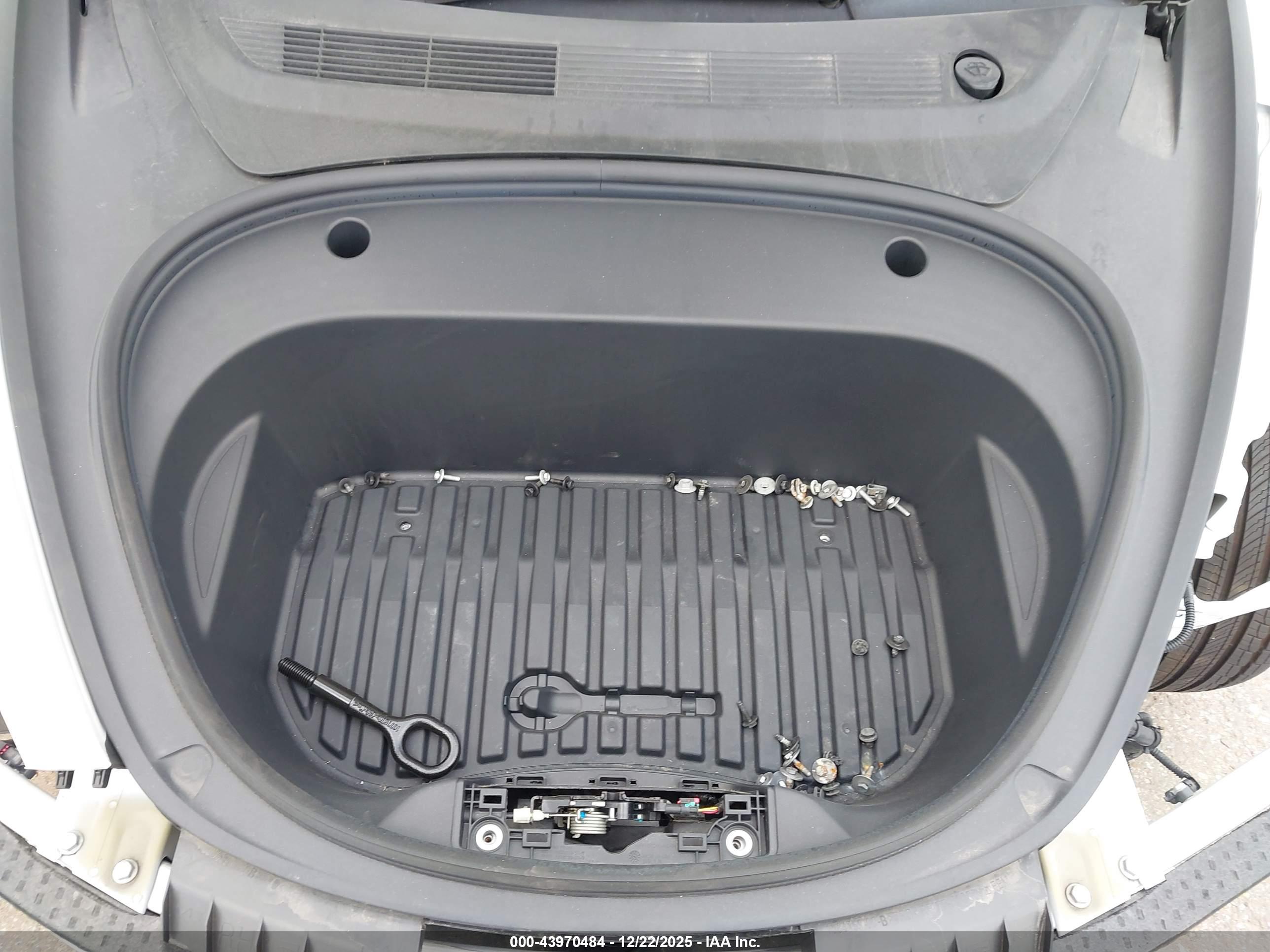 TESLA MODEL image 10