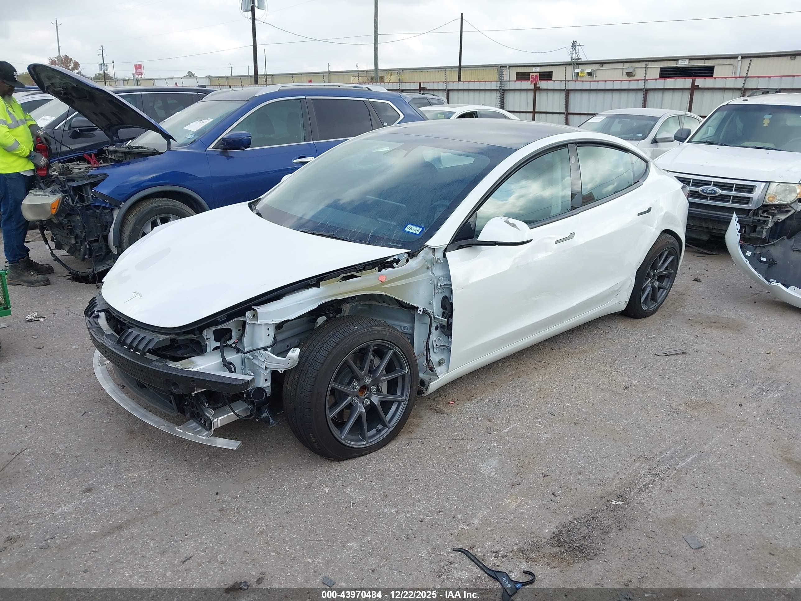 TESLA MODEL image 2