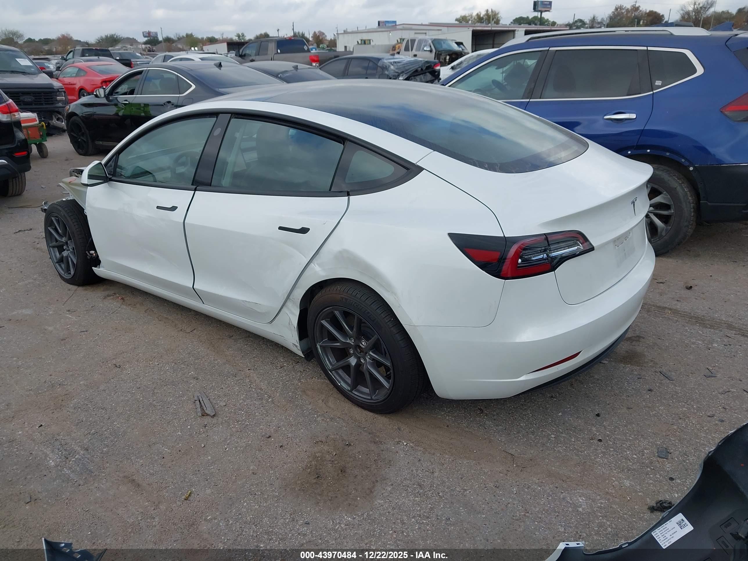 TESLA MODEL image 3
