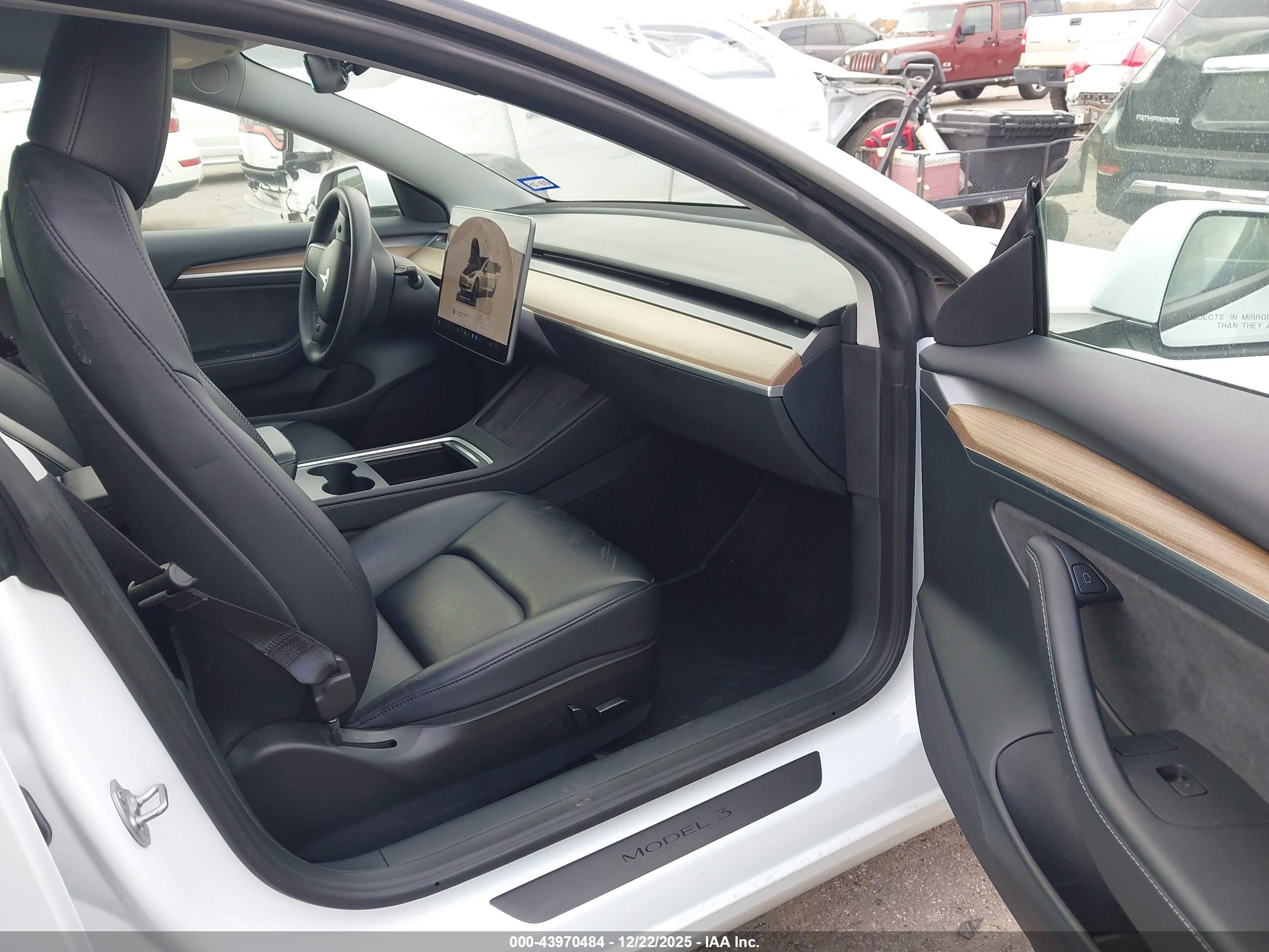 TESLA MODEL image 5