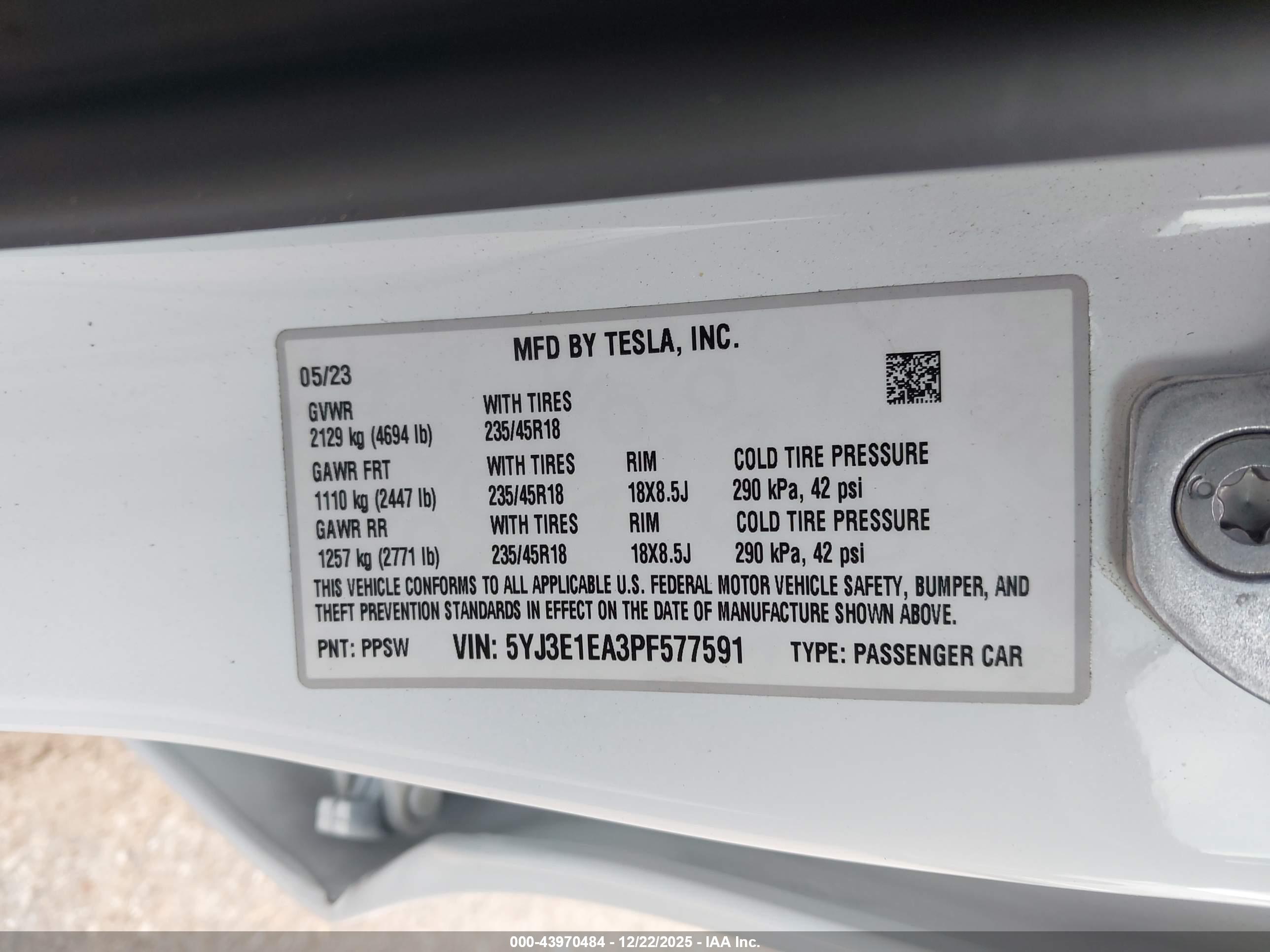 TESLA MODEL image 9