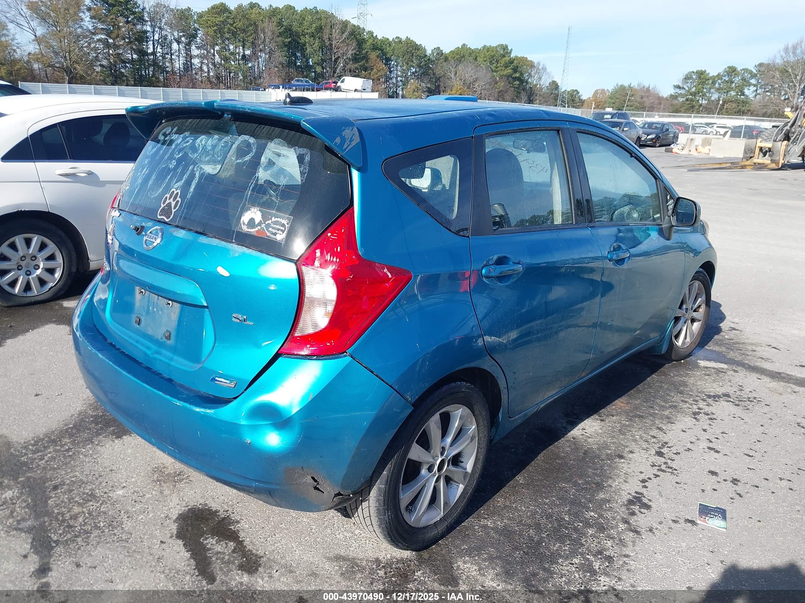 NISSAN VERSA image 4