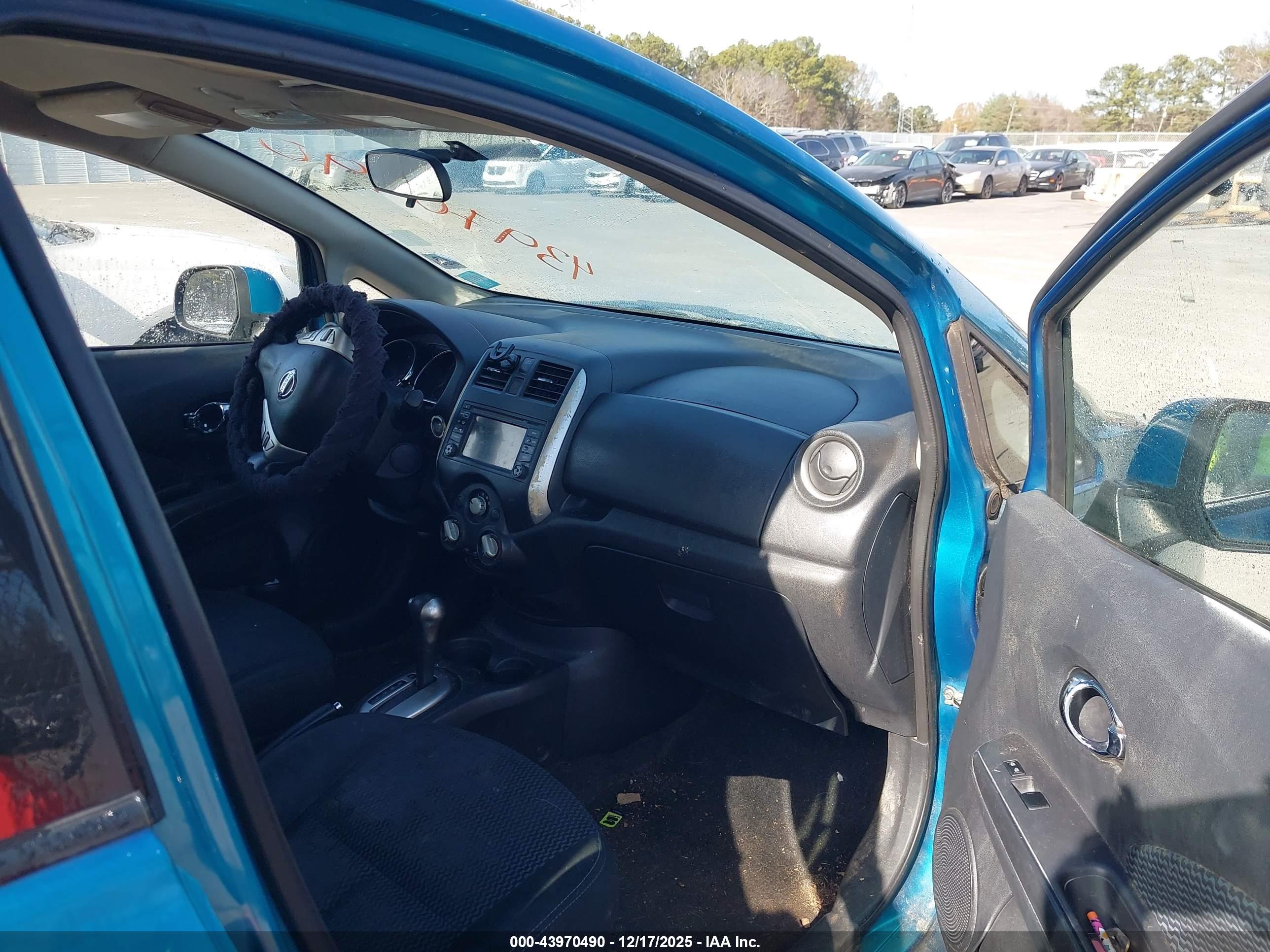 NISSAN VERSA image 5