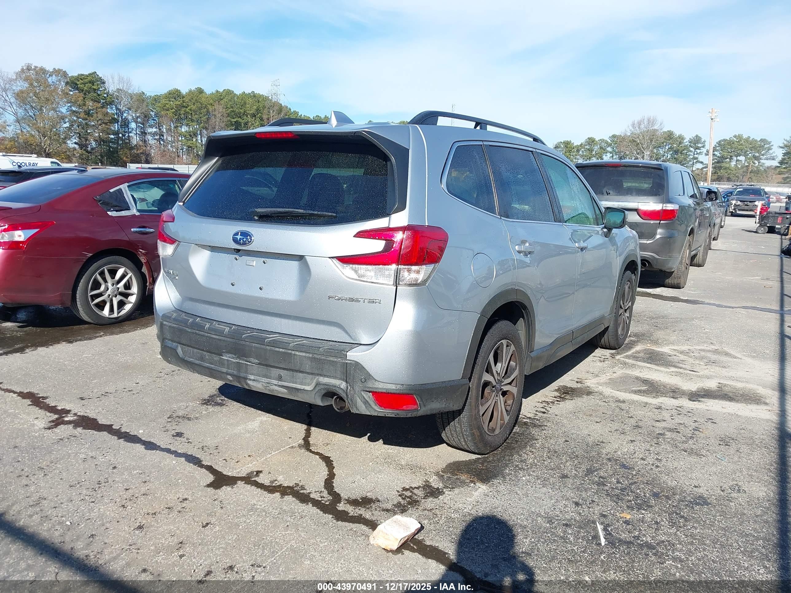 SUBARU FORESTER image 4