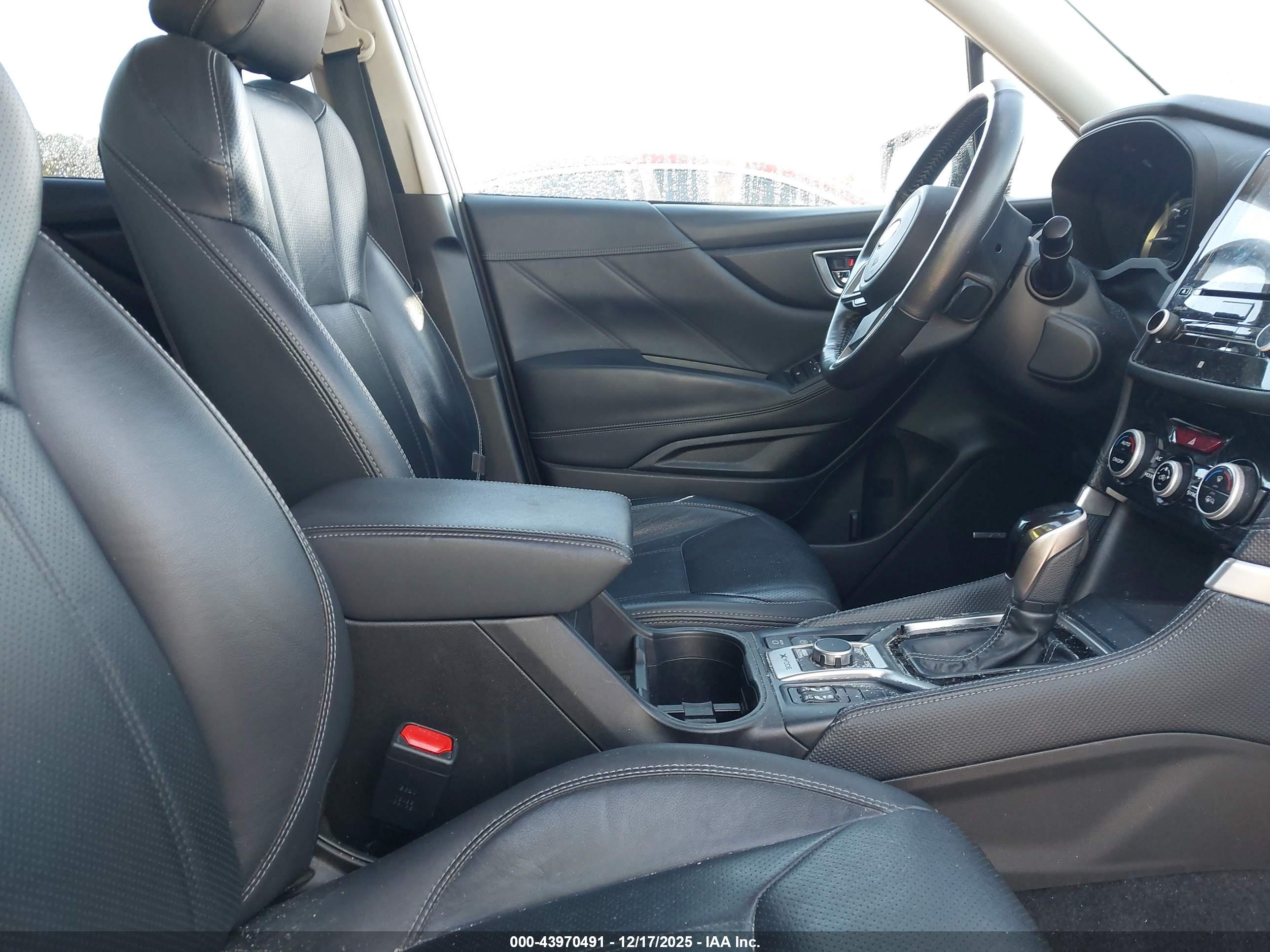 SUBARU FORESTER image 5