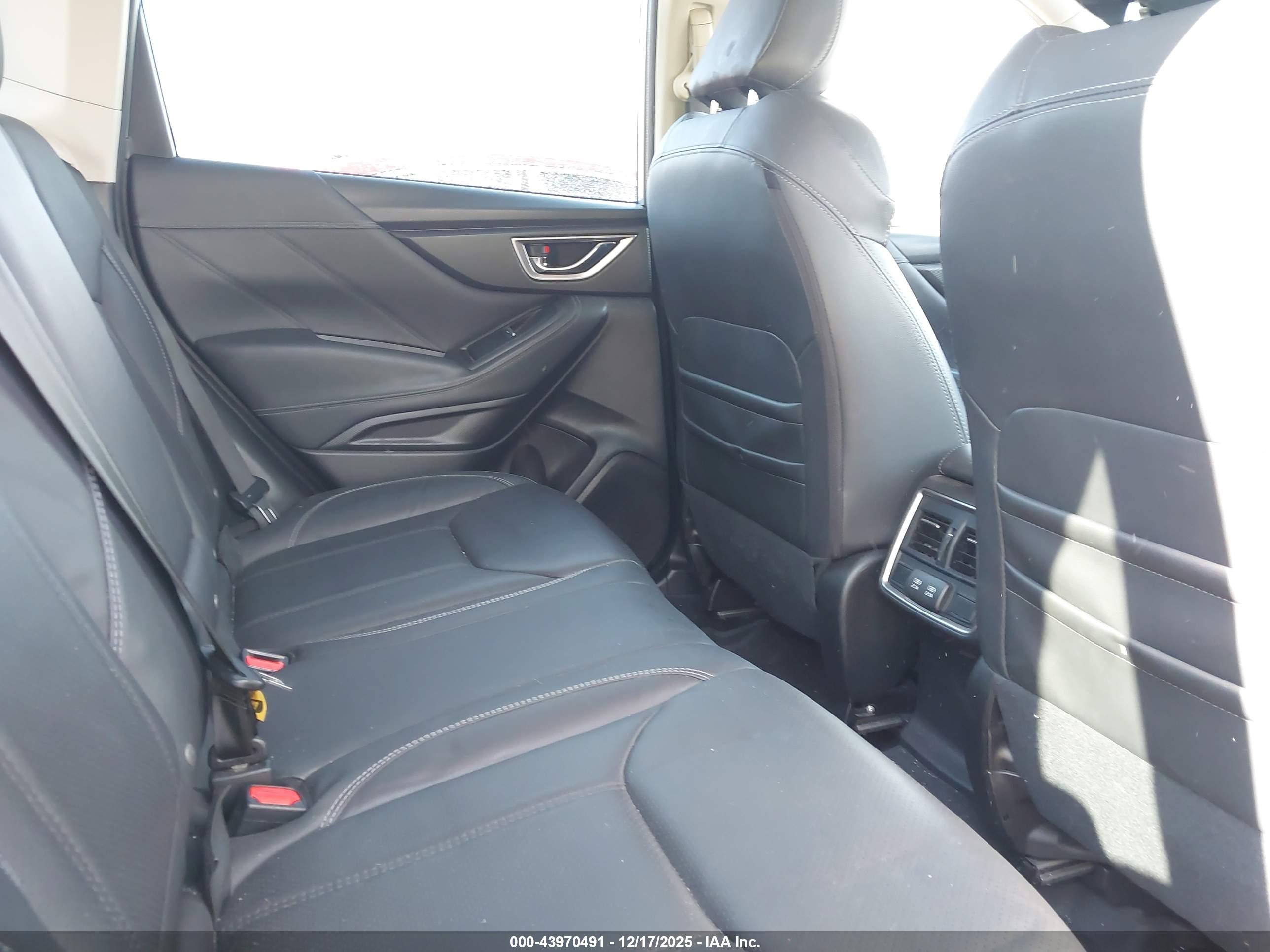 SUBARU FORESTER image 8
