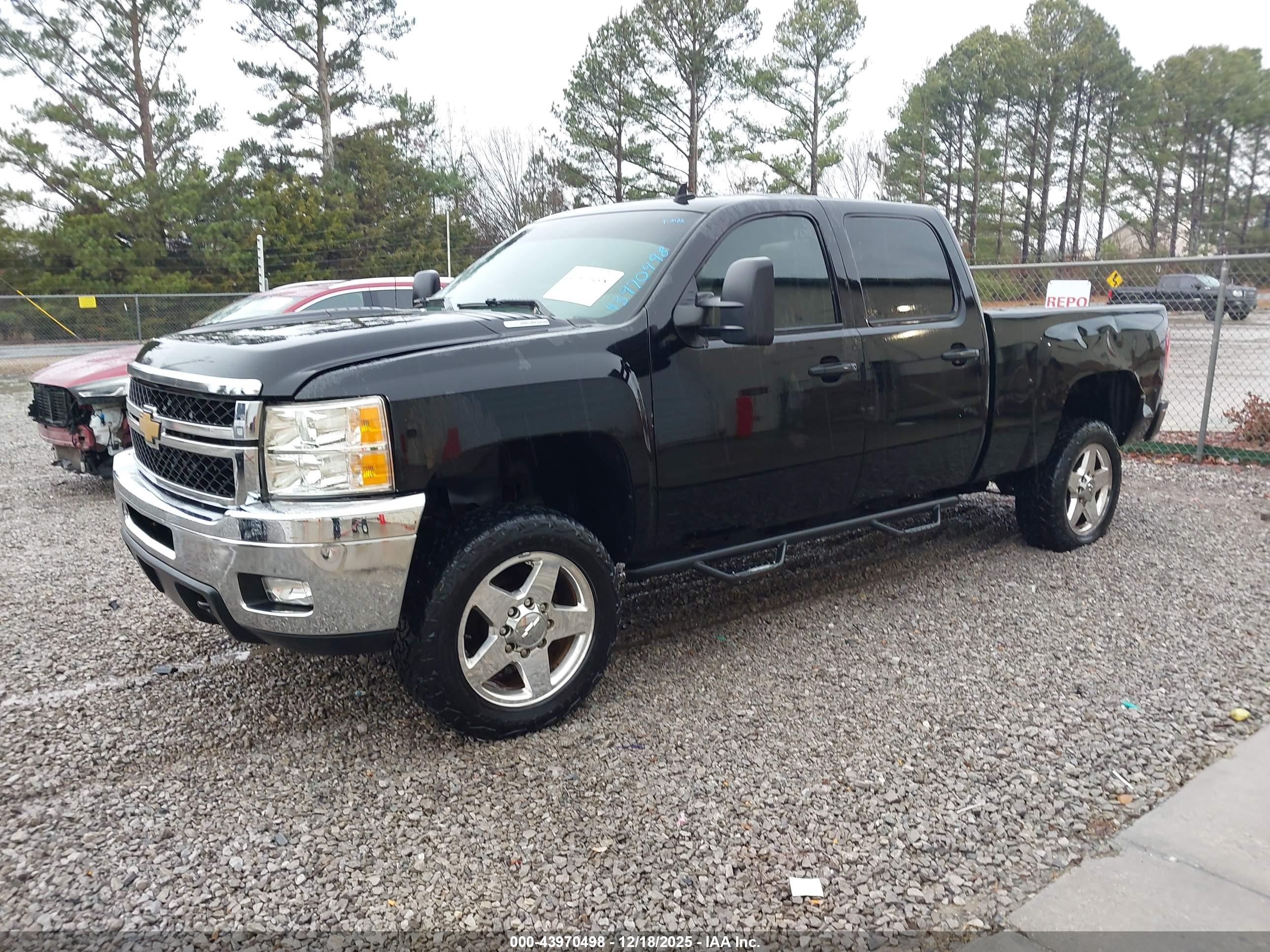 CHEVROLET SILVERADO image 2