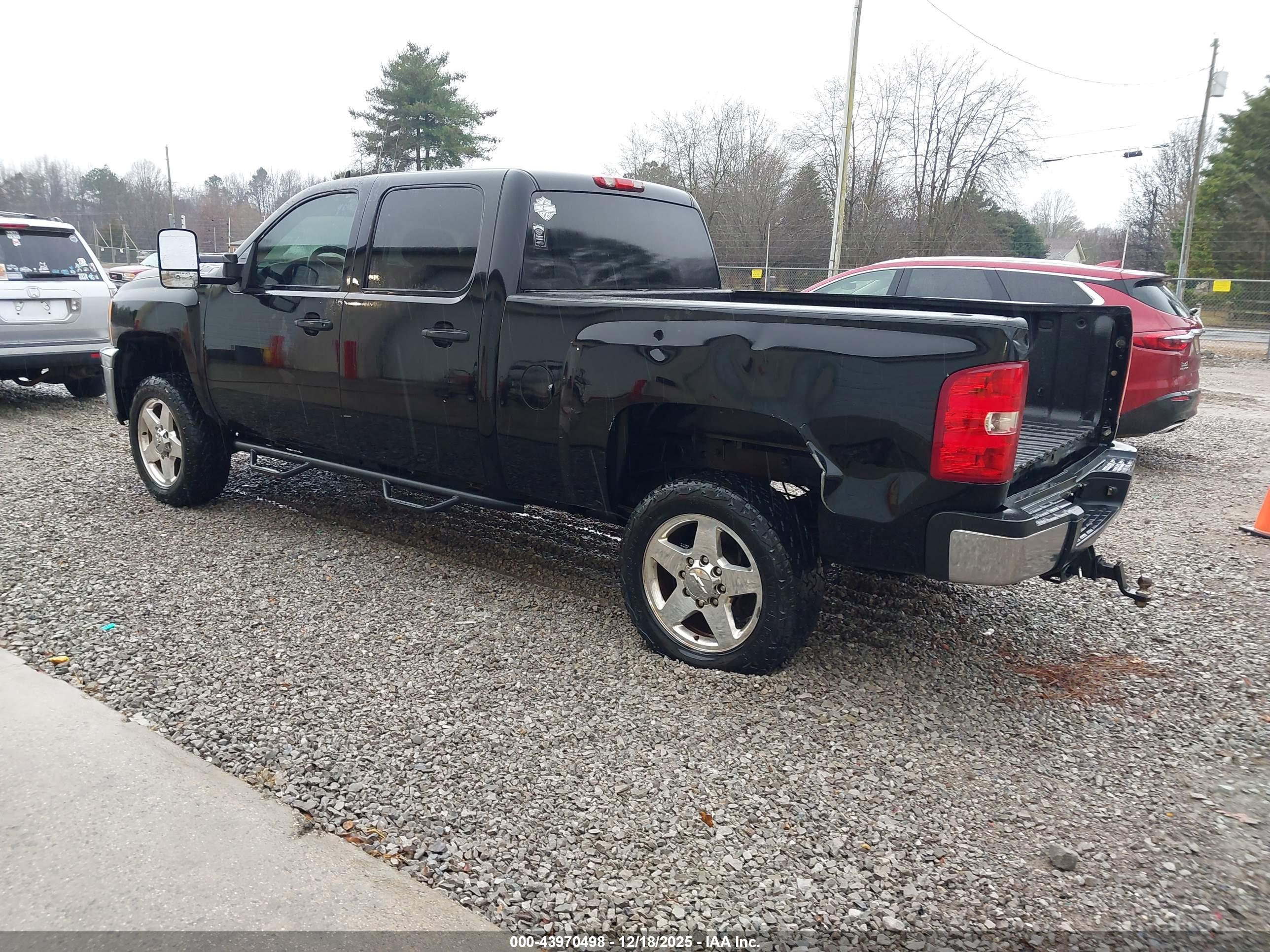 CHEVROLET SILVERADO image 3