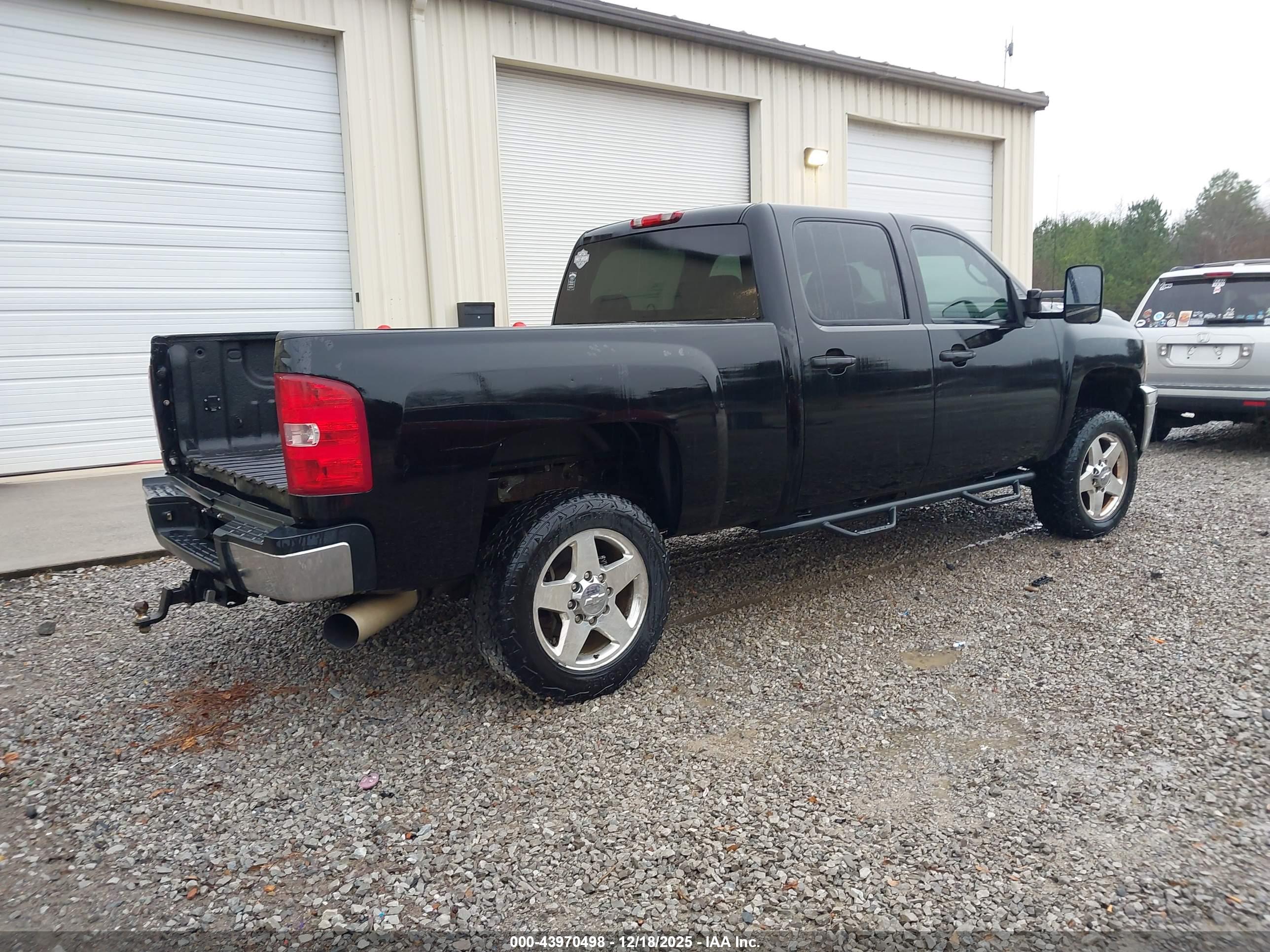 CHEVROLET SILVERADO image 4