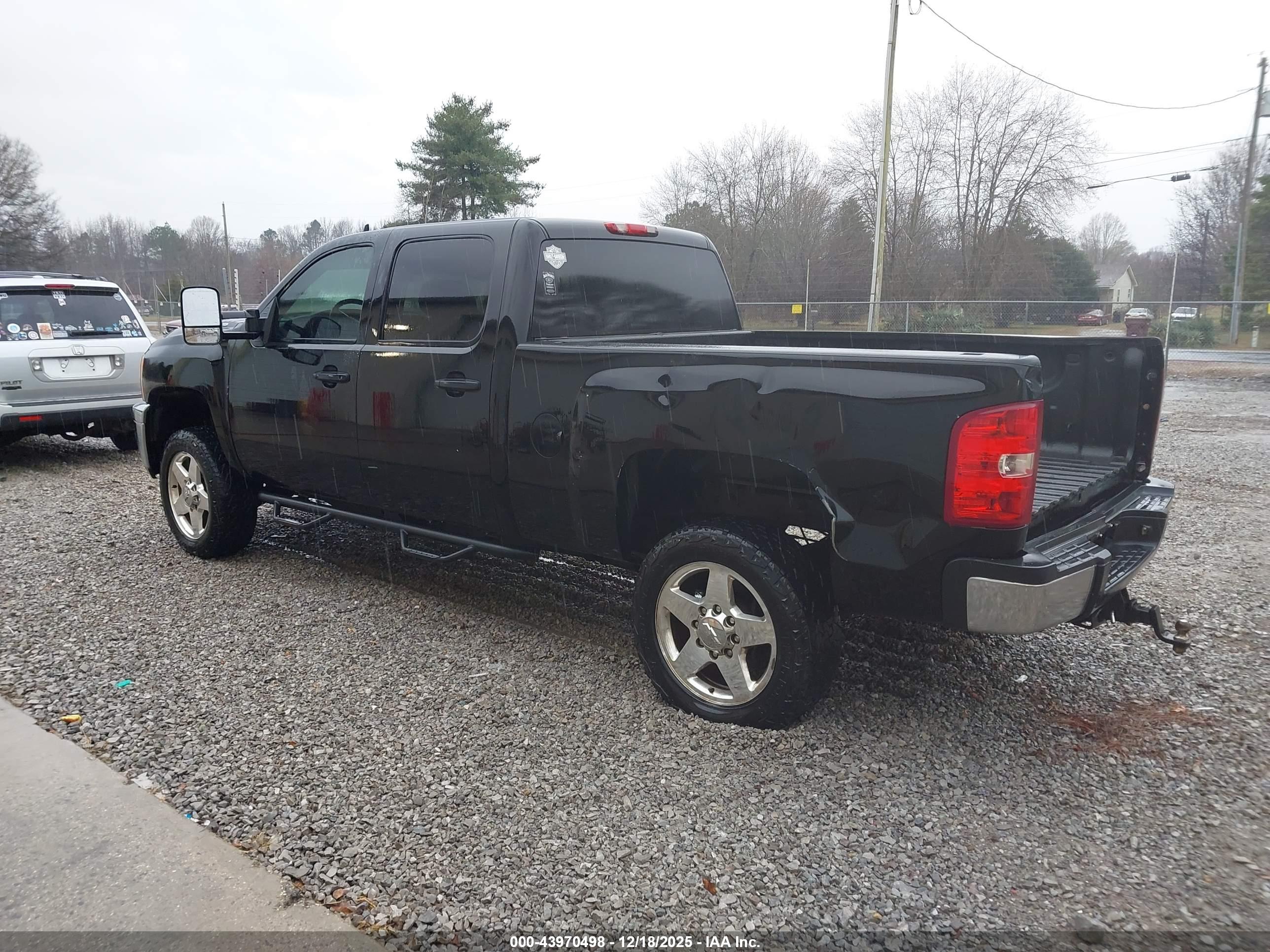 CHEVROLET SILVERADO image 6