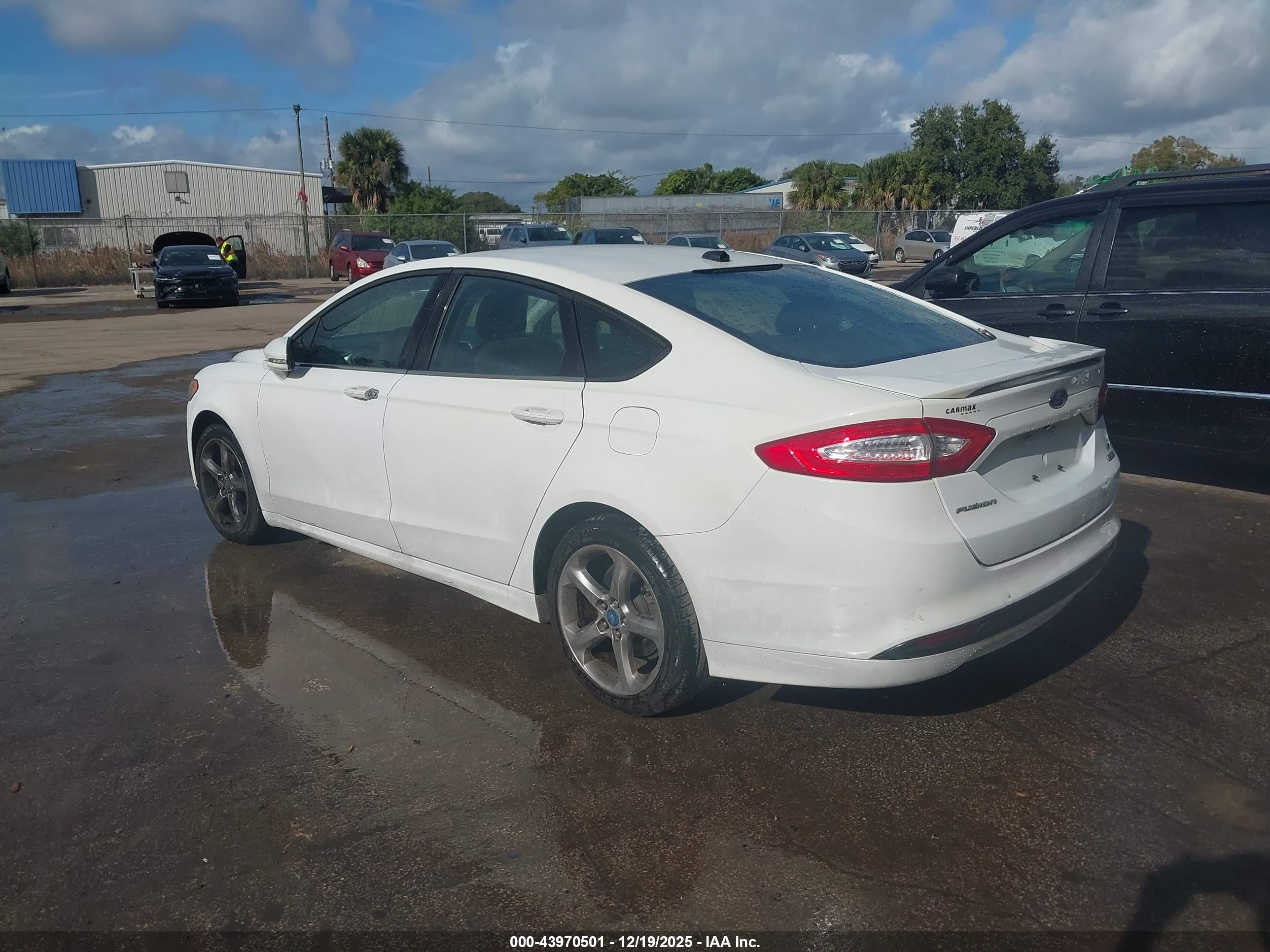 FORD FUSION image 3