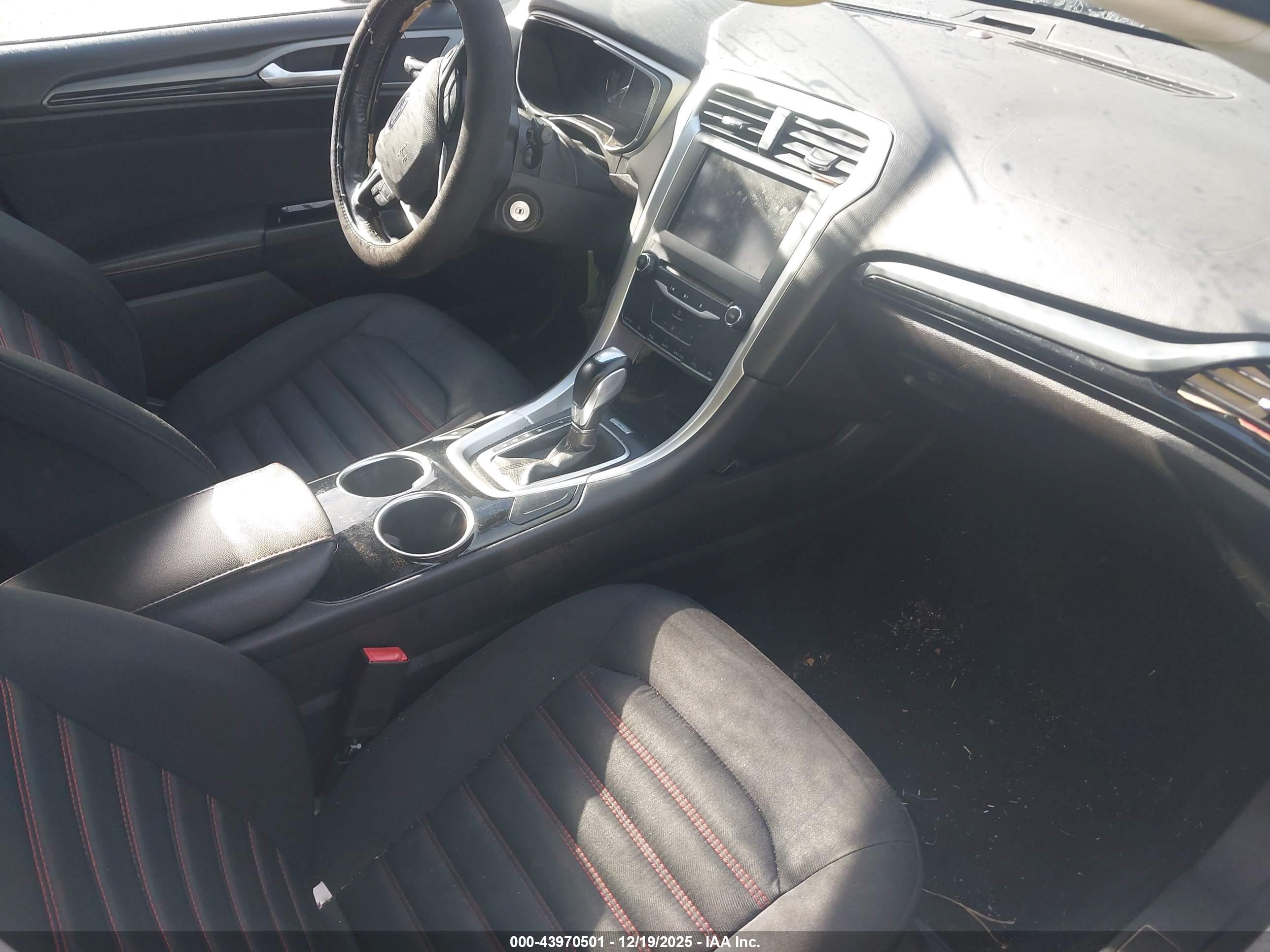 FORD FUSION image 5