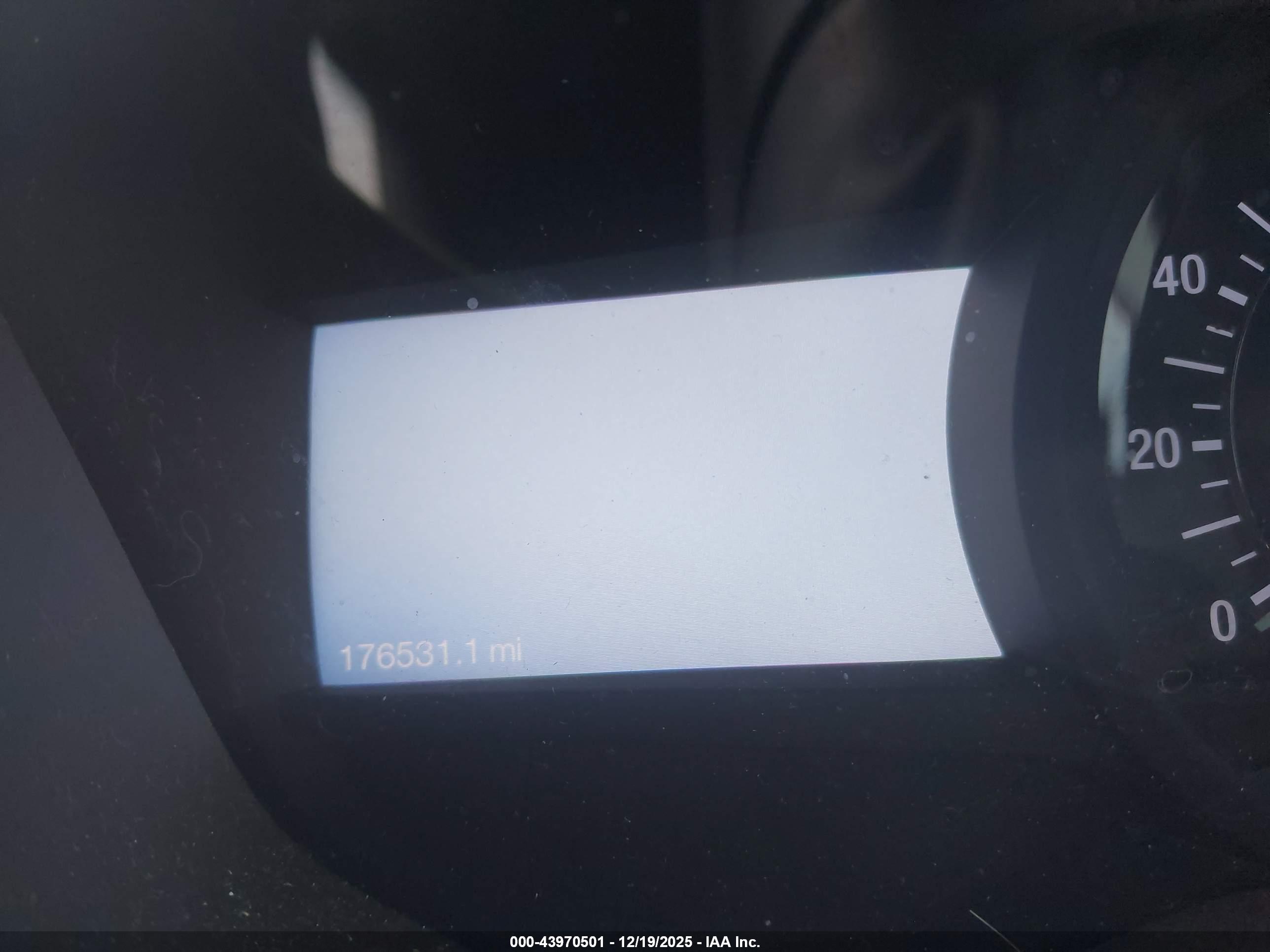 FORD FUSION image 7