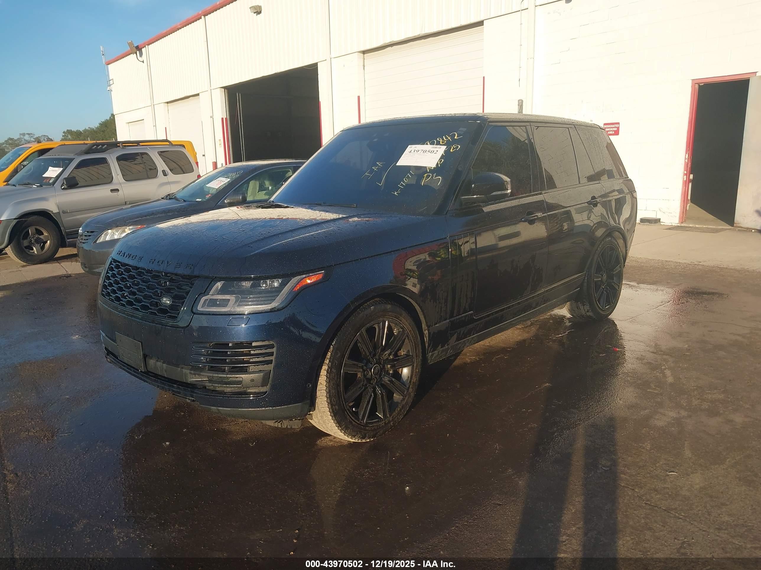 LAND ROVER image 2