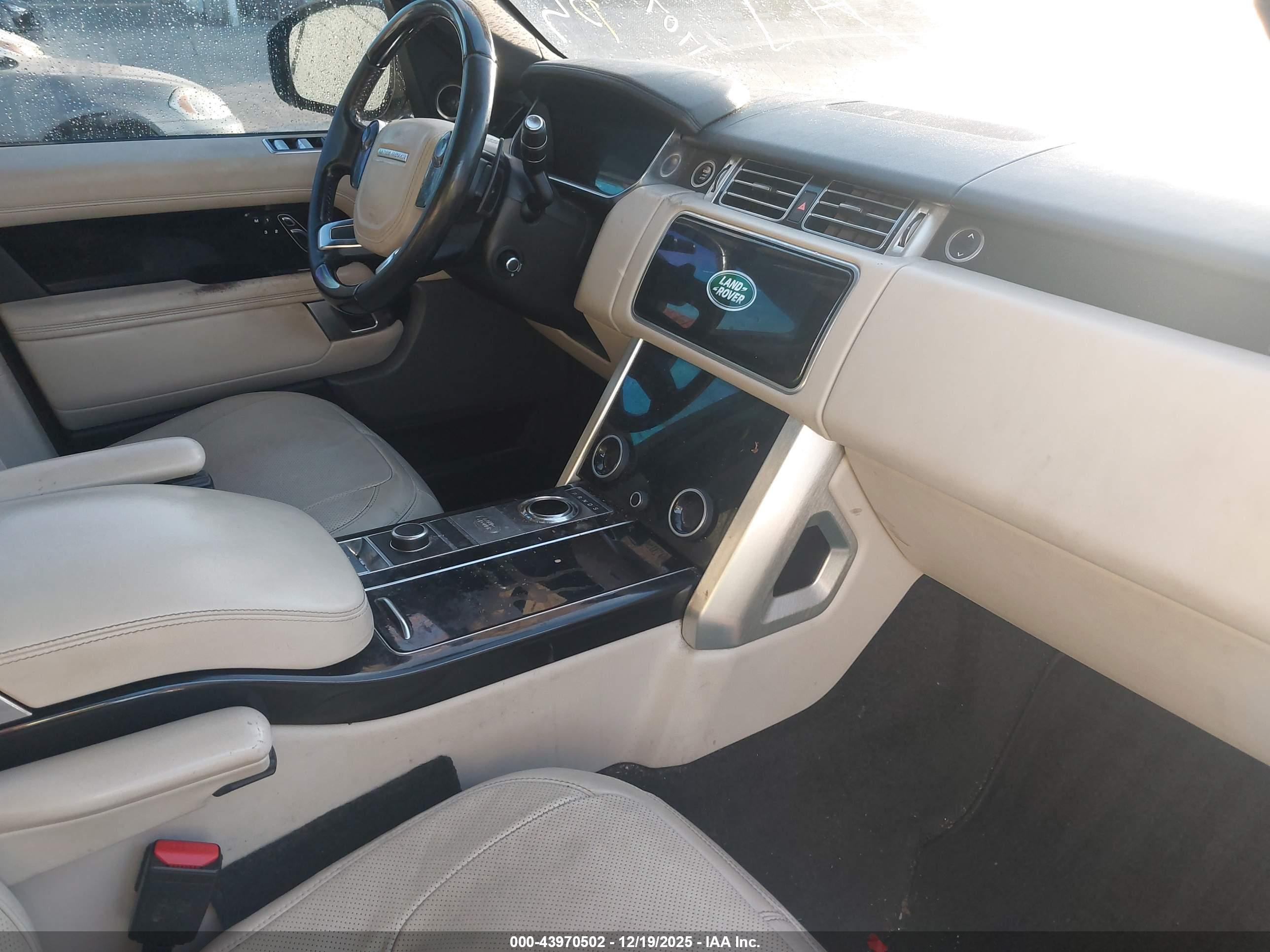 LAND ROVER image 5