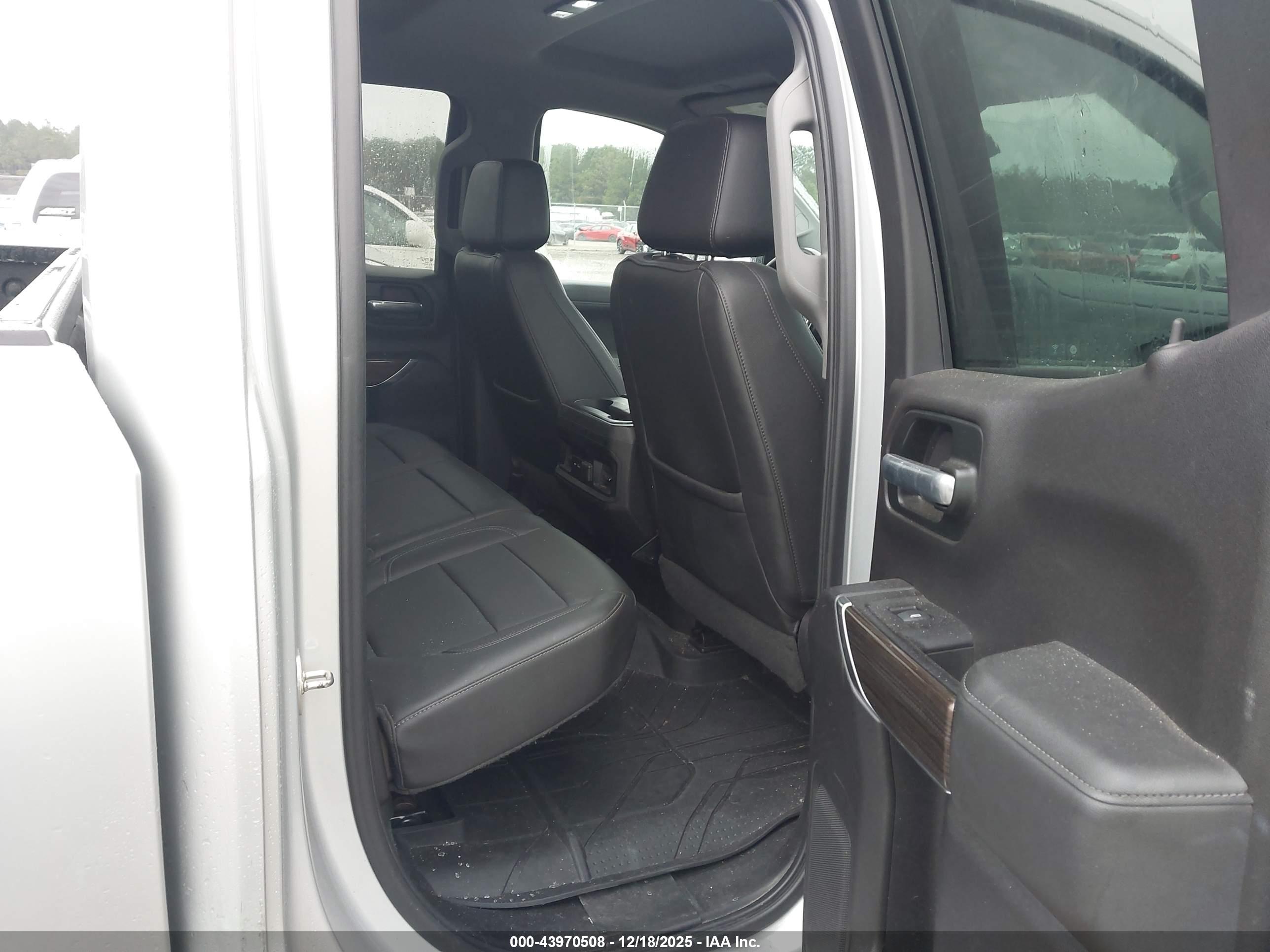 CHEVROLET SILVERADO image 8
