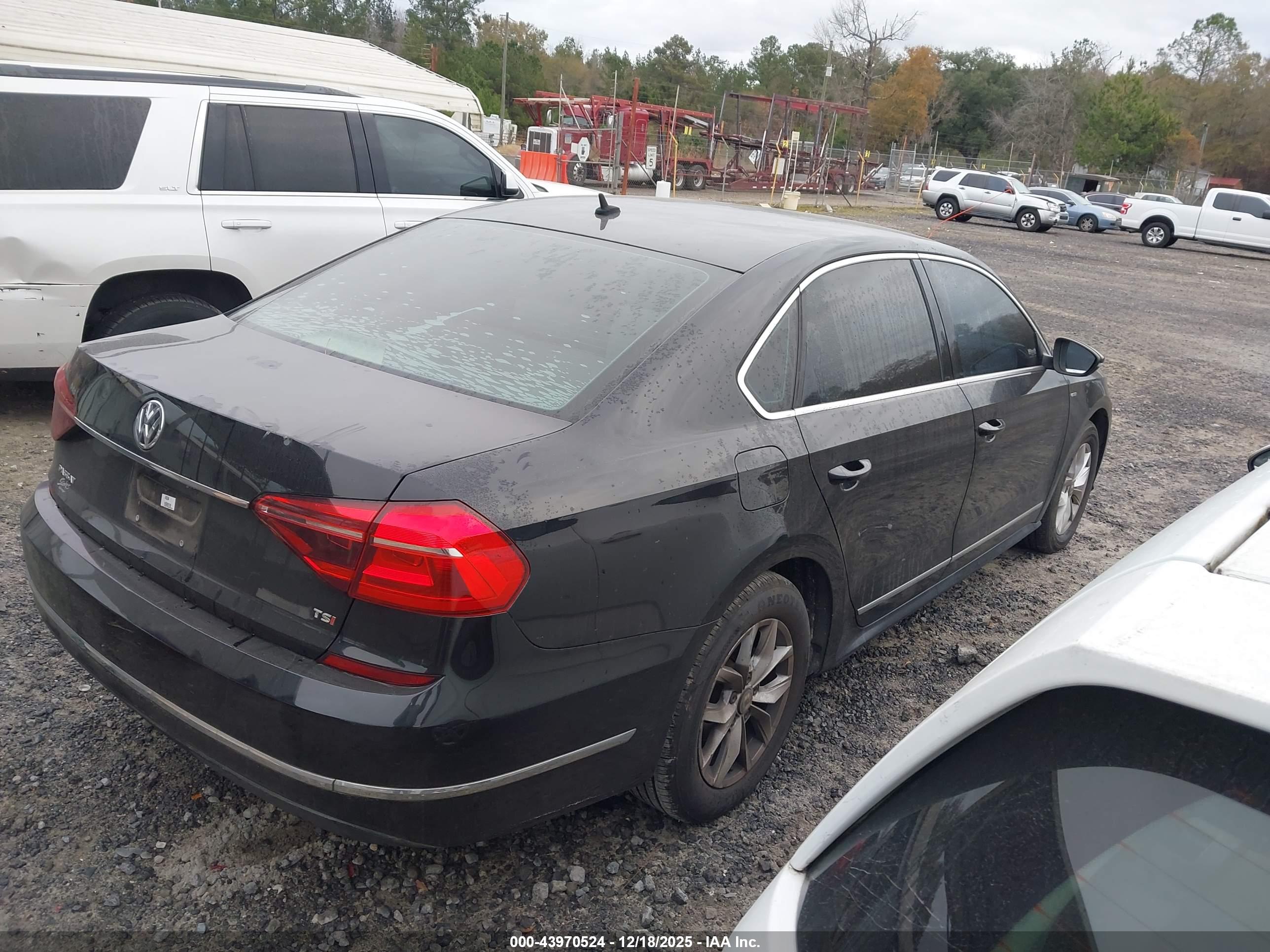 VOLKSWAGEN PASSAT image 4