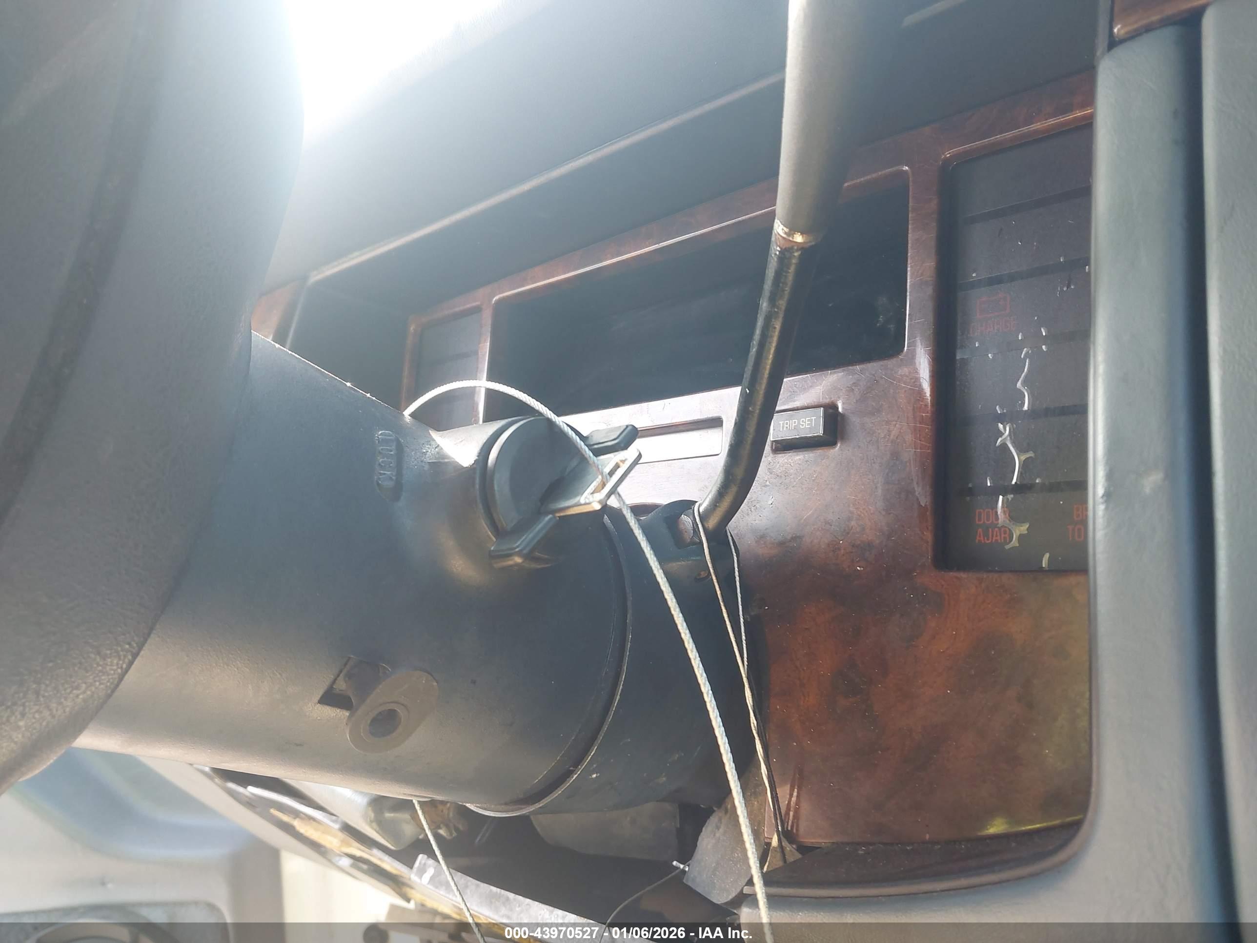 CADILLAC FLEETWOOD image 11