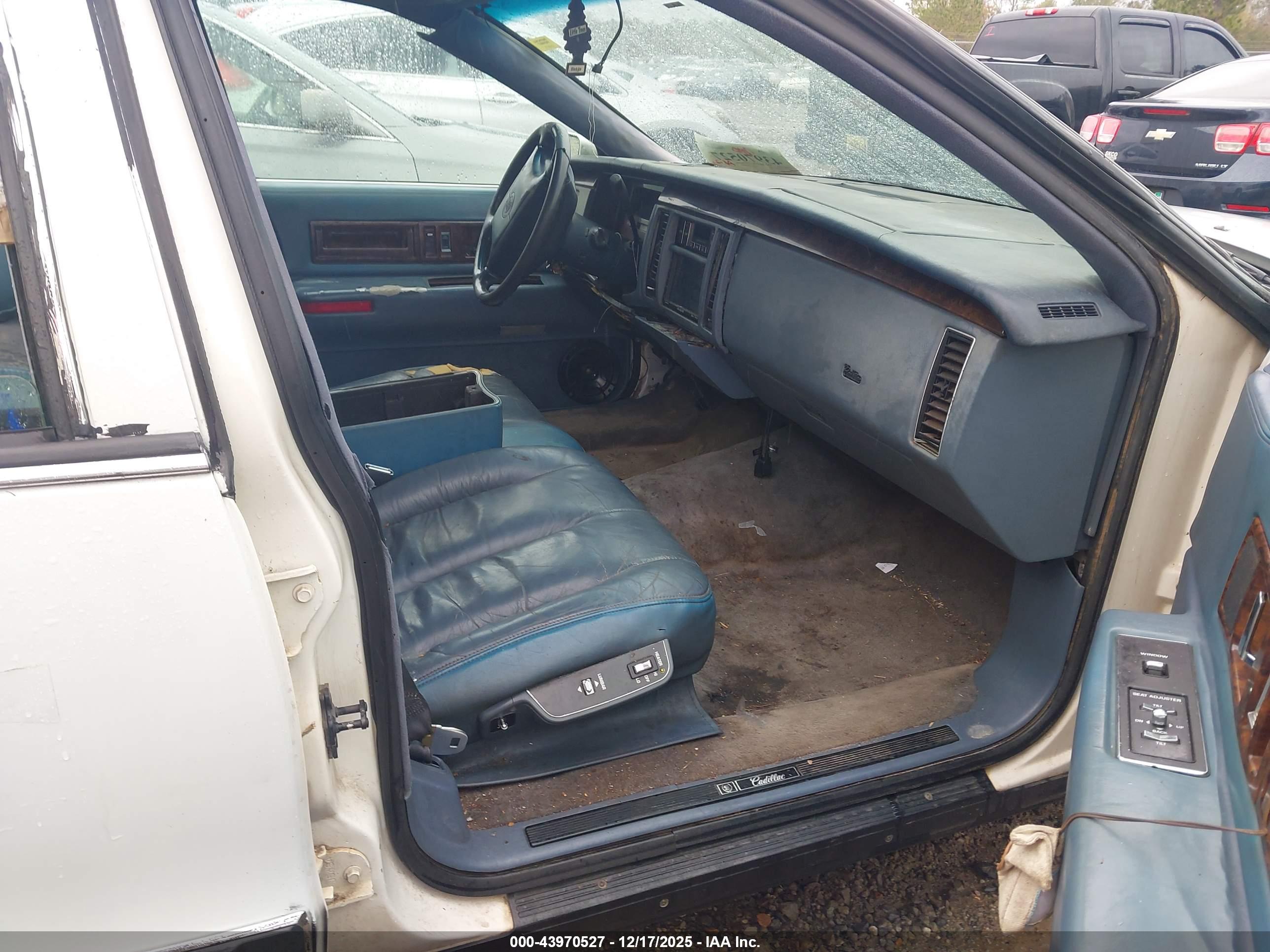 CADILLAC FLEETWOOD image 5