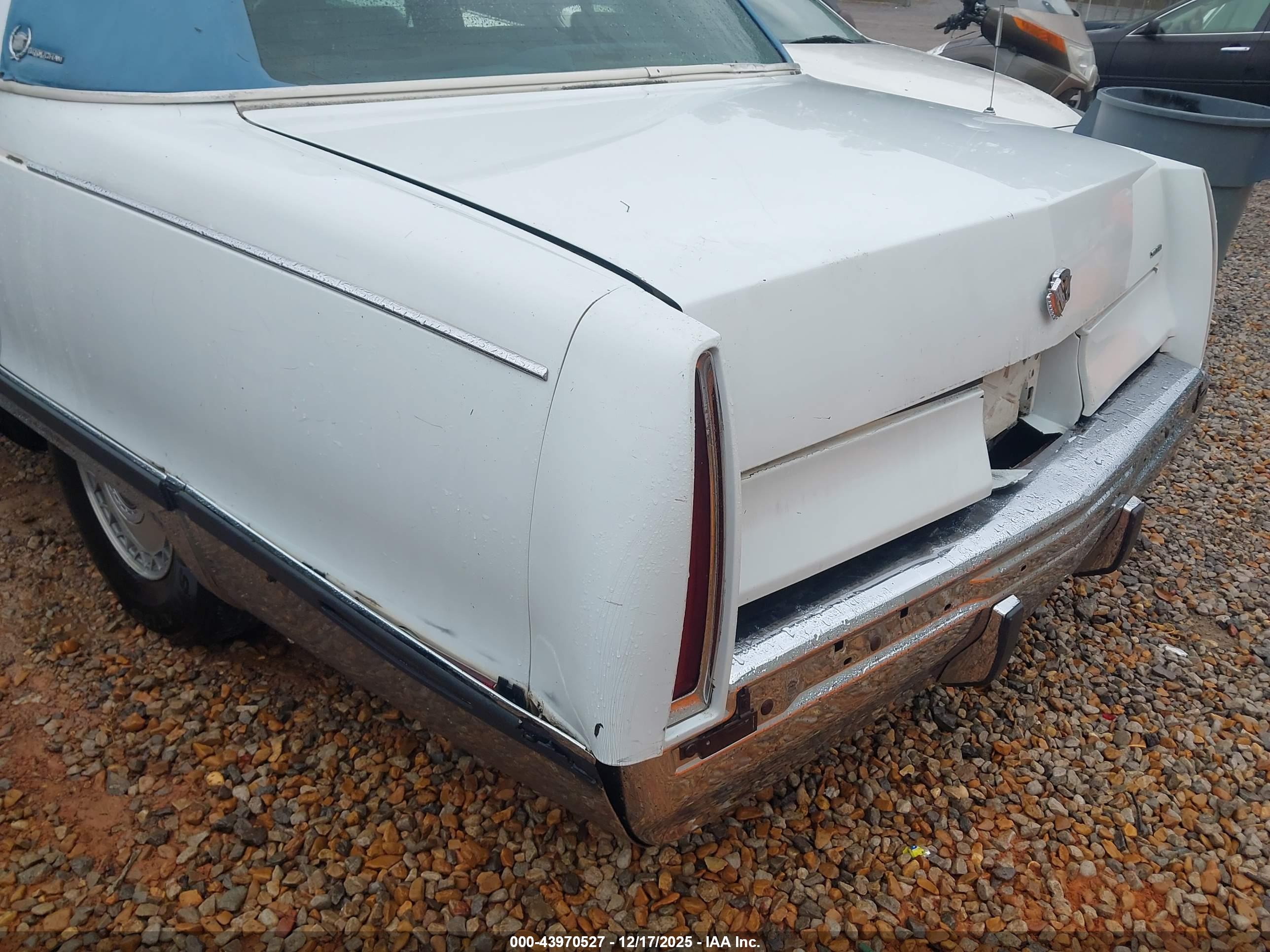 CADILLAC FLEETWOOD image 6