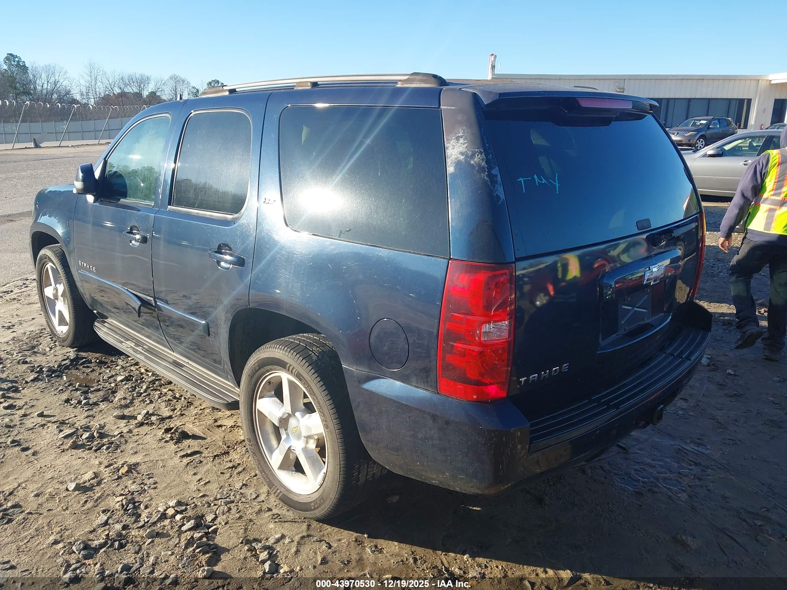 CHEVROLET TAHOE image 3
